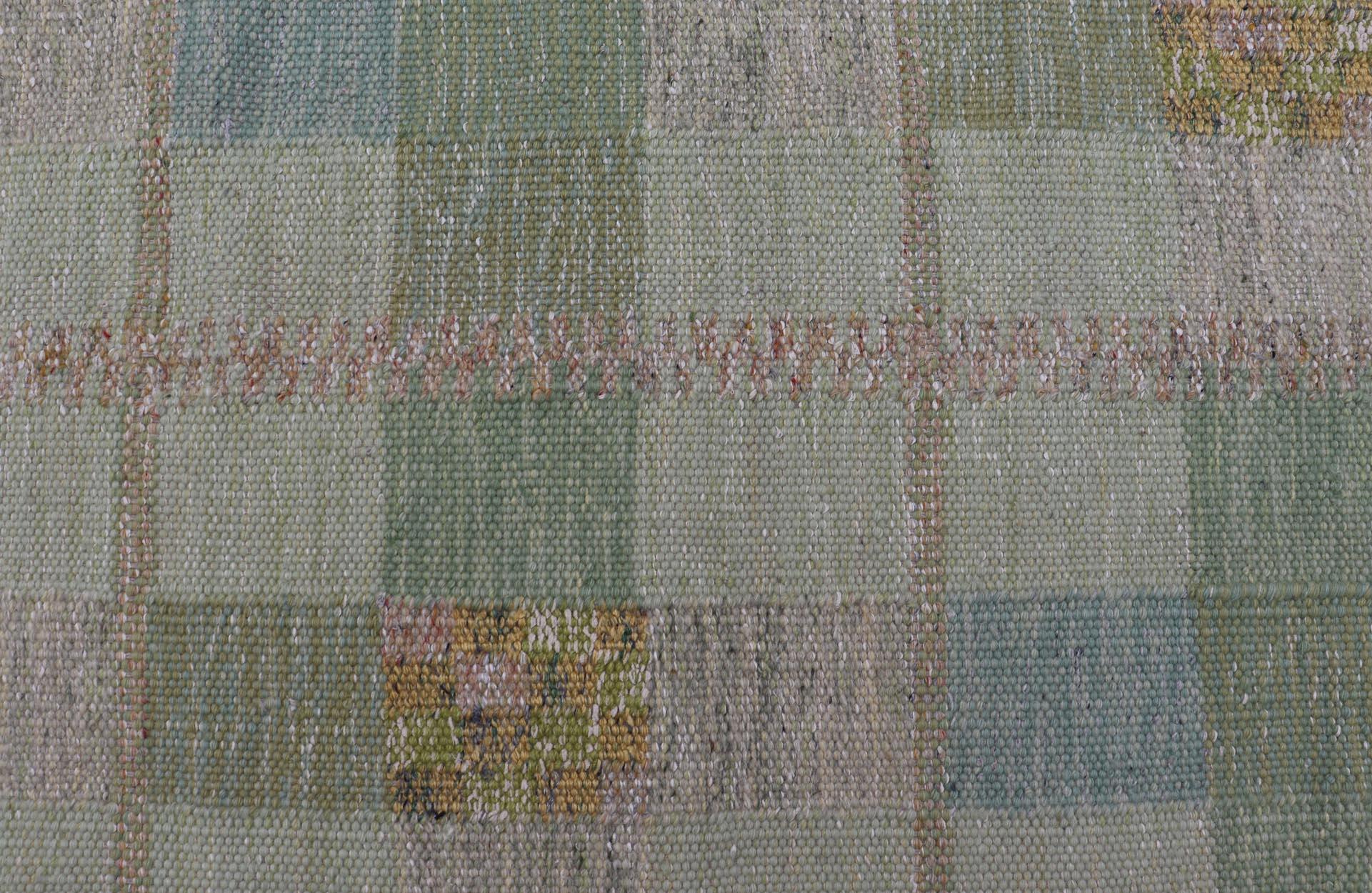 Scandinavian Modern Modern Checkerboard Scandinavian Flat Weave Rug in Shades Of Green Colors For Sale