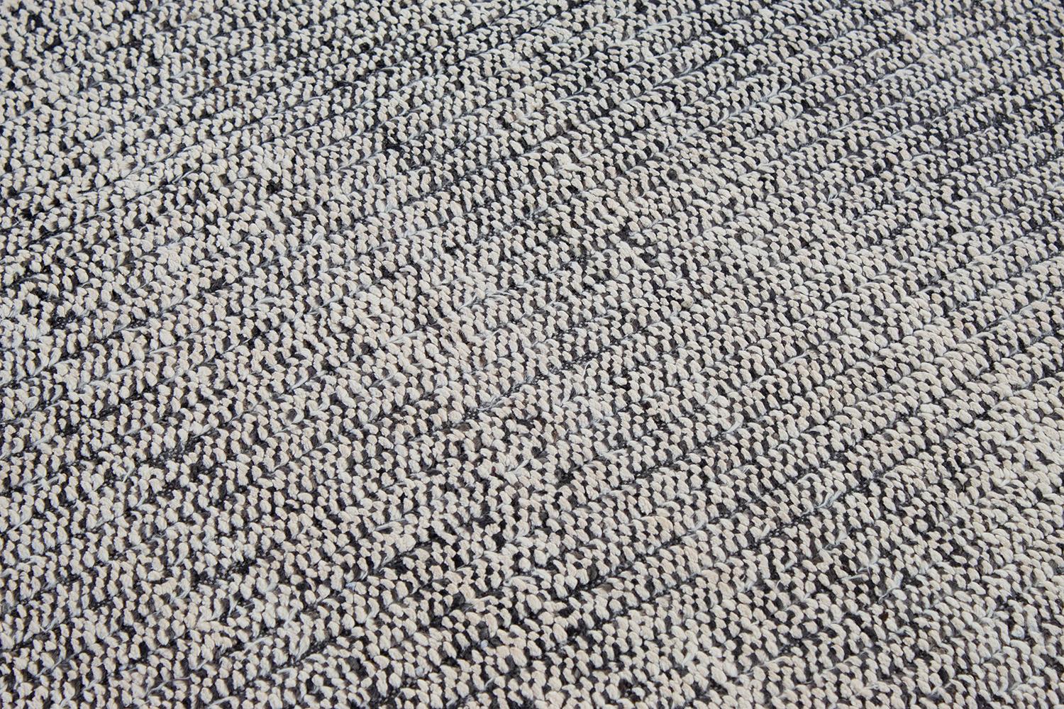 Moderner moderner karierter und geometrischer Schwarz-Weiß-Teppich aus Wolle und Baumwolle (Afghanisch) im Angebot
