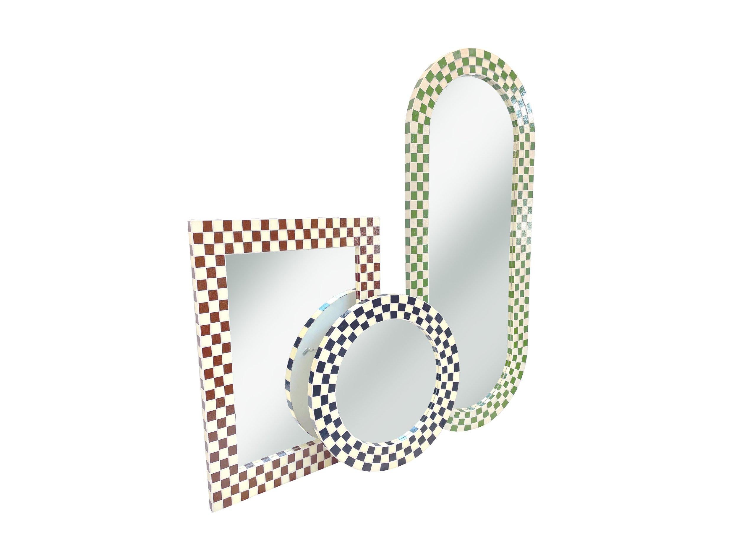 Moderno Specchio ovale moderno a mosaico a quadri con vetro verde e avorio di Ercole Home in vendita
