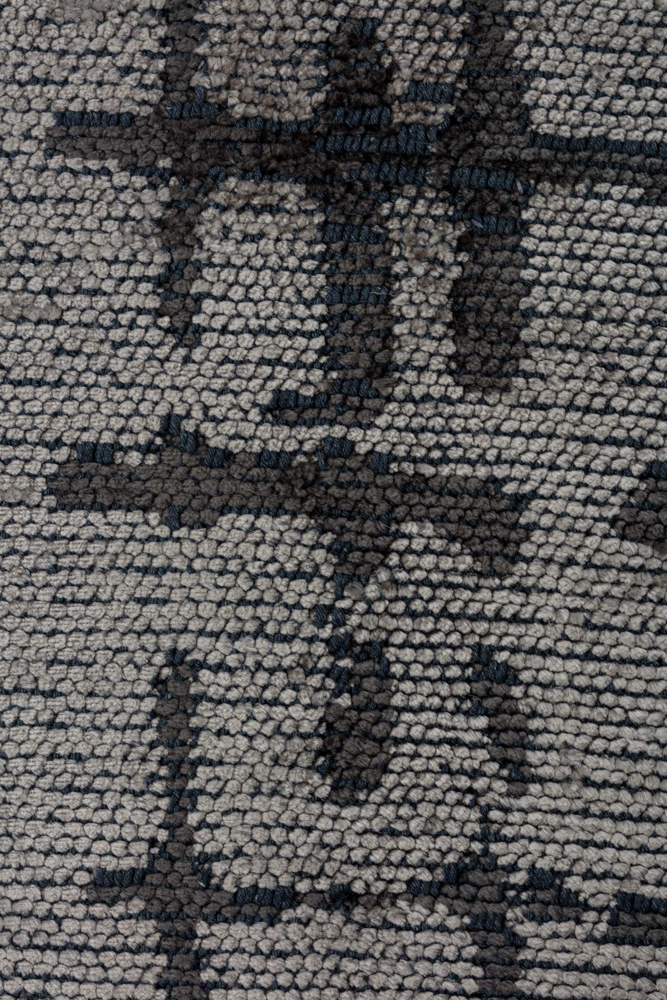 For Sale:  (Gray) Modern Checkered Red Luxury Hand-Finished Area Rug 5