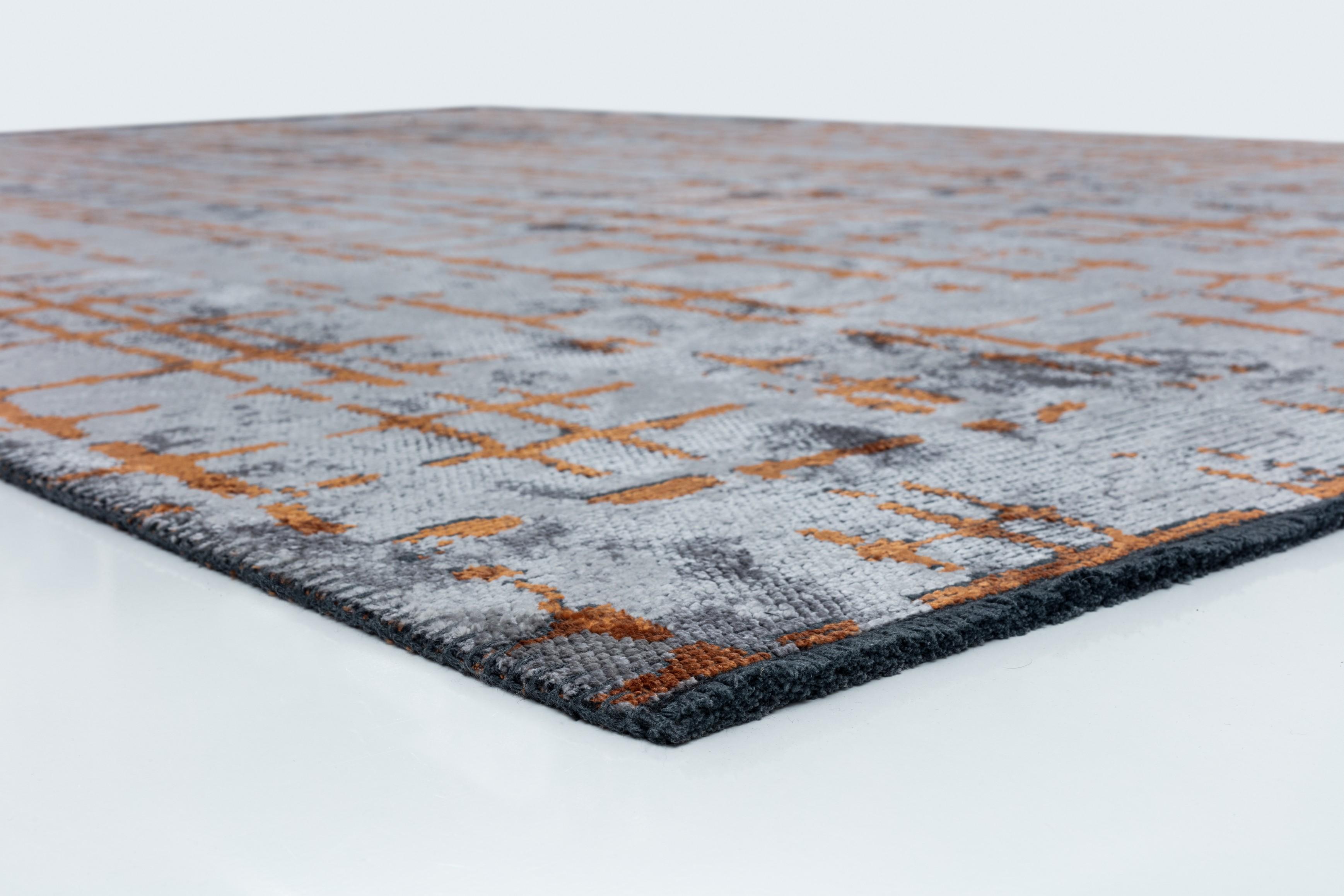 For Sale:  (Gray) Modern Checkered Red Luxury Hand-Finished Area Rug 4