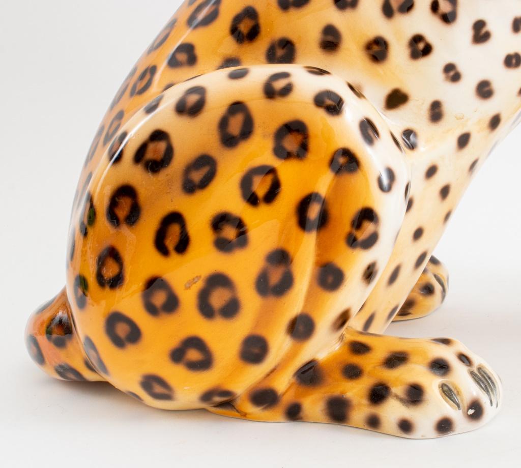 Große moderne Cheetah-Keramik-Skulptur (Moderne) im Angebot