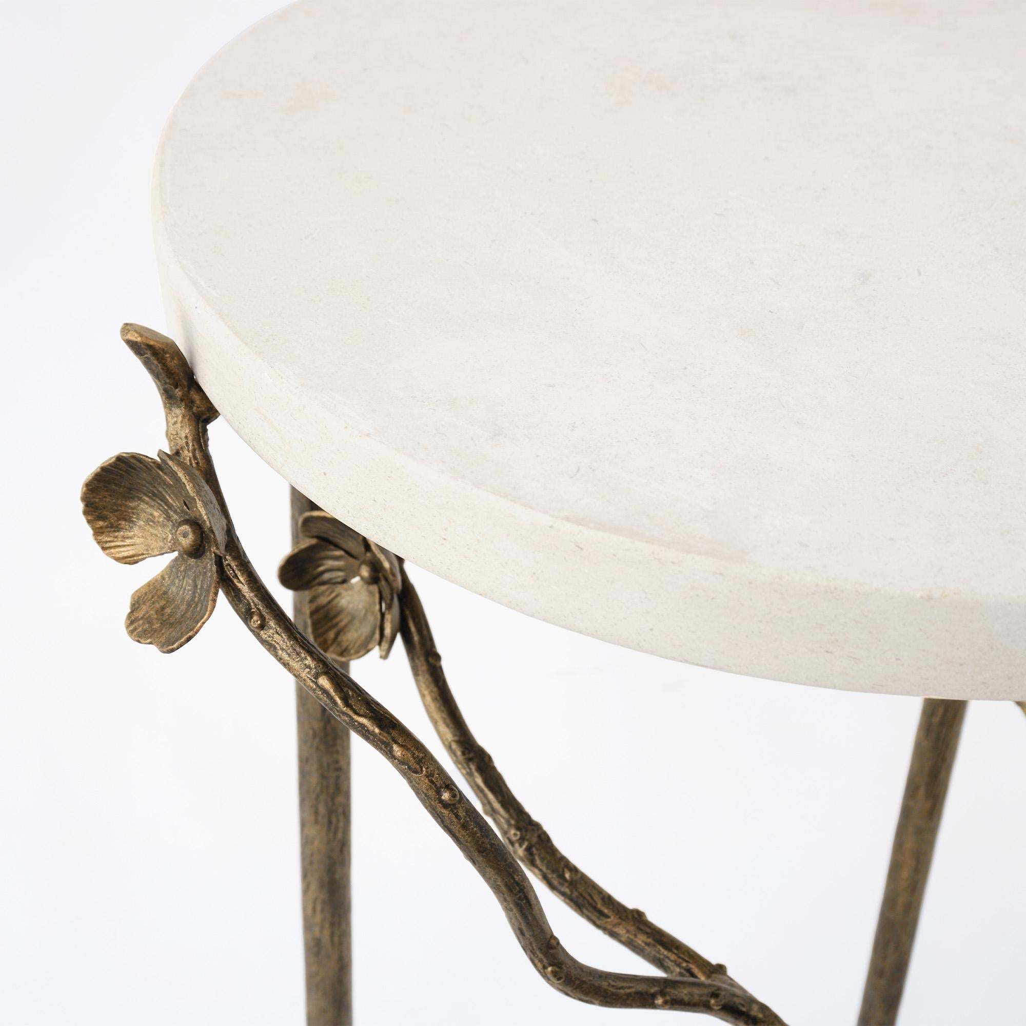 Table d'appoint The Moderns Cherry Blossom en or vieilli Neuf - En vente à Dallas, TX