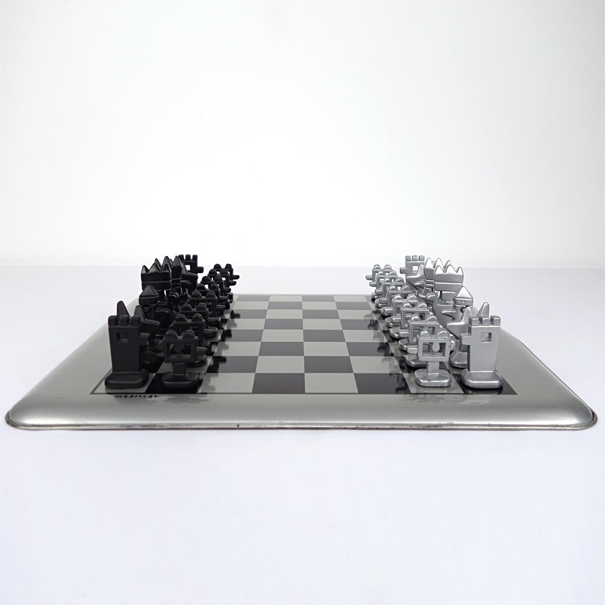 Chess figures and board designed by Javier Mariscal on the occasion of the Olympic Games of Barcelona 92. Aluminium parts and metal board. 

Measures: Height of the king: 6 cm. Pawn height: 3 cm. 

Javier Mariscal is a Valencian artist and