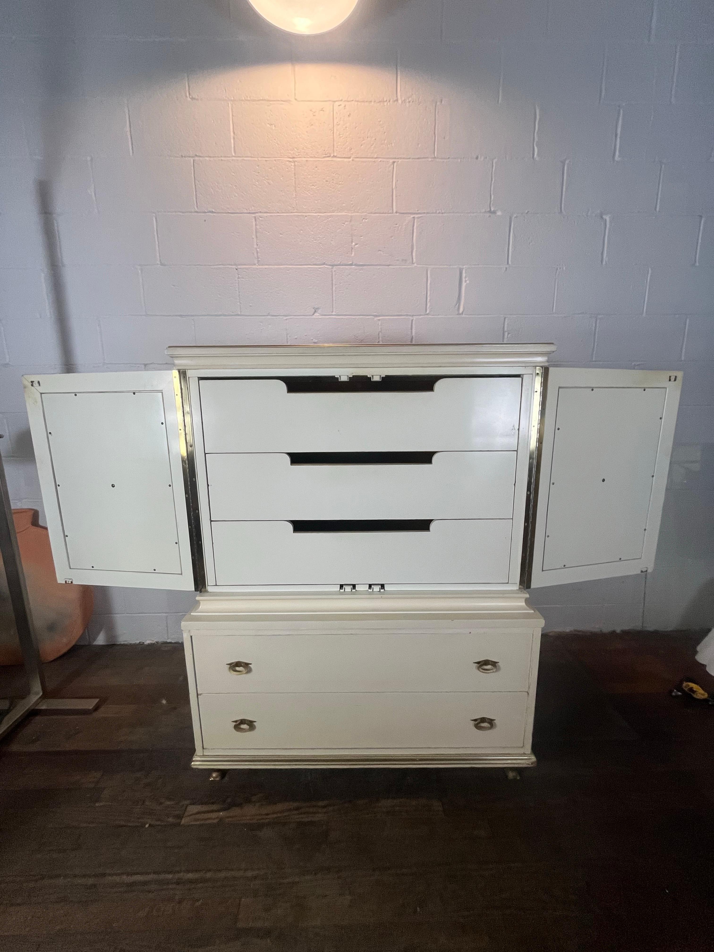 Laiton Coffre moderne par American of Martinsville en vente
