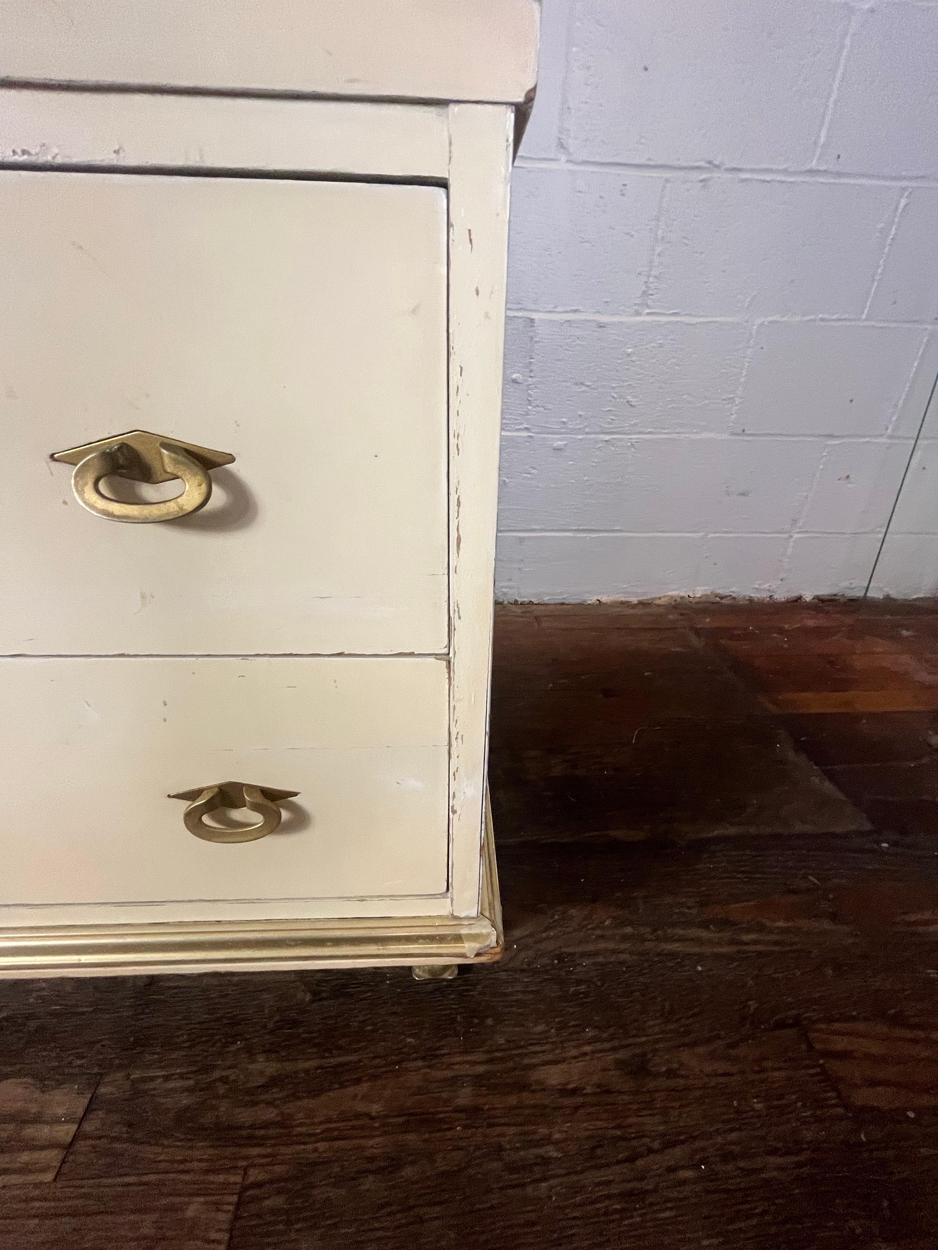 Coffre moderne par American of Martinsville en vente 1