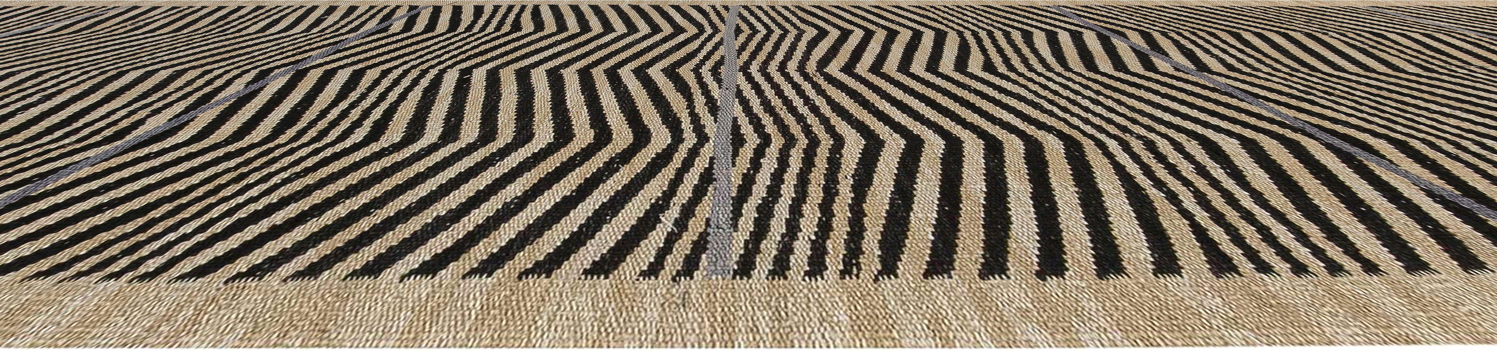 Modern Chevron Design Beige and Black Flat-Weave Runner by Doris Leslie Blau In New Condition For Sale In New York, NY