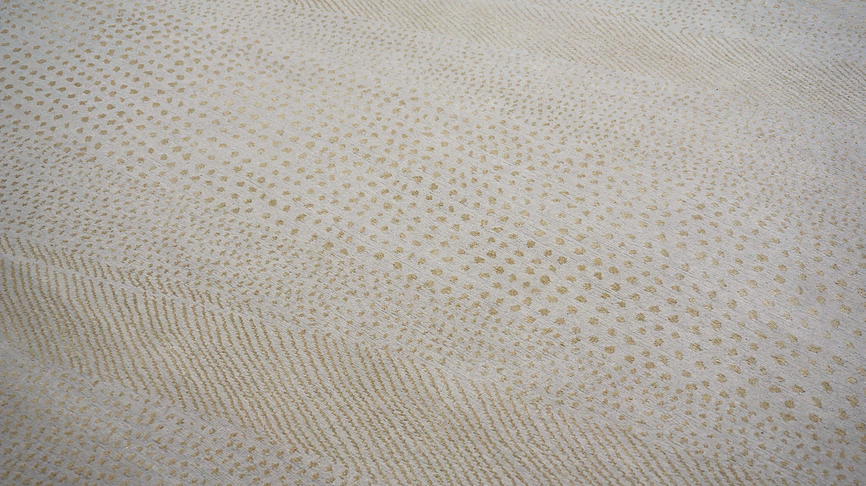 Alfombra moderna Chevron de lana y seda marfil y beige 9'x12'1'' en Nuevo estado para la venta en Torrance, CA