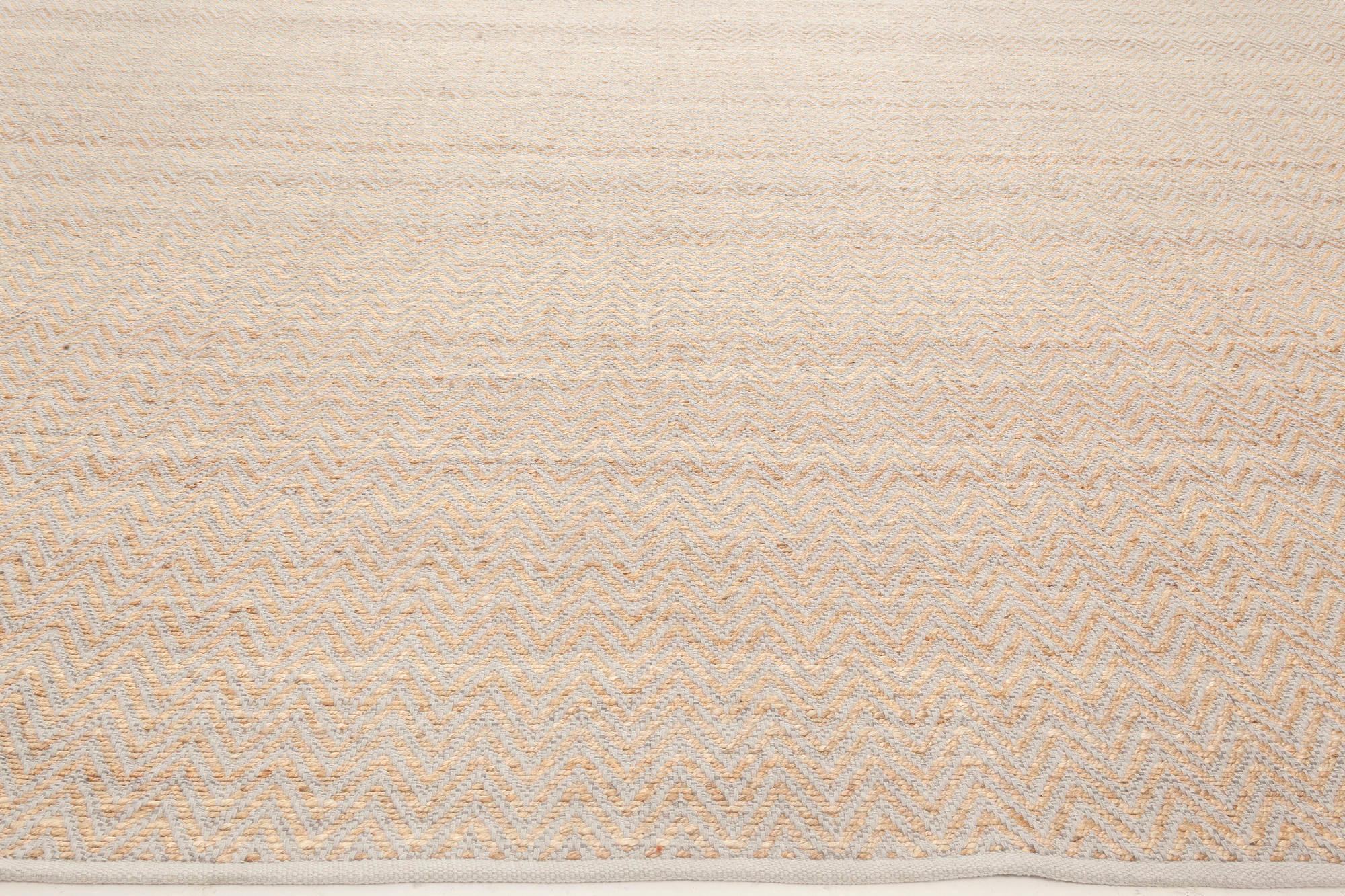 Moderno Modern Chevron Pattern in Gold and Gray Flat-Weave Rug by Doris Leslie Blau in vendita