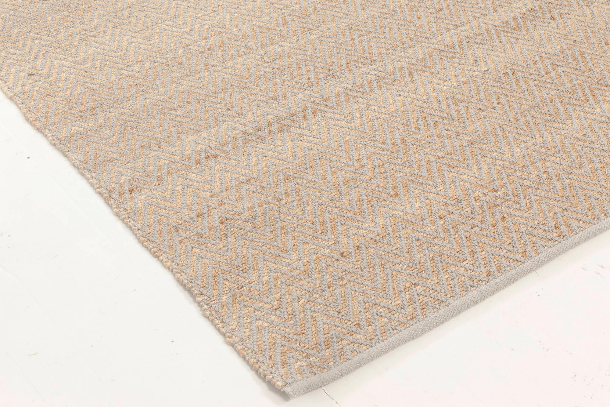 Indiano Modern Chevron Pattern in Gold and Gray Flat-Weave Rug by Doris Leslie Blau in vendita