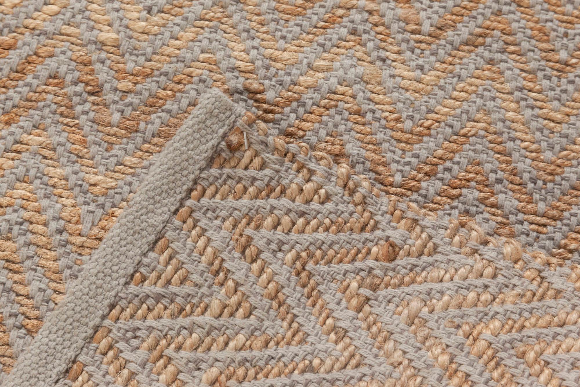 Annodato a mano Modern Chevron Pattern in Gold and Gray Flat-Weave Rug by Doris Leslie Blau in vendita