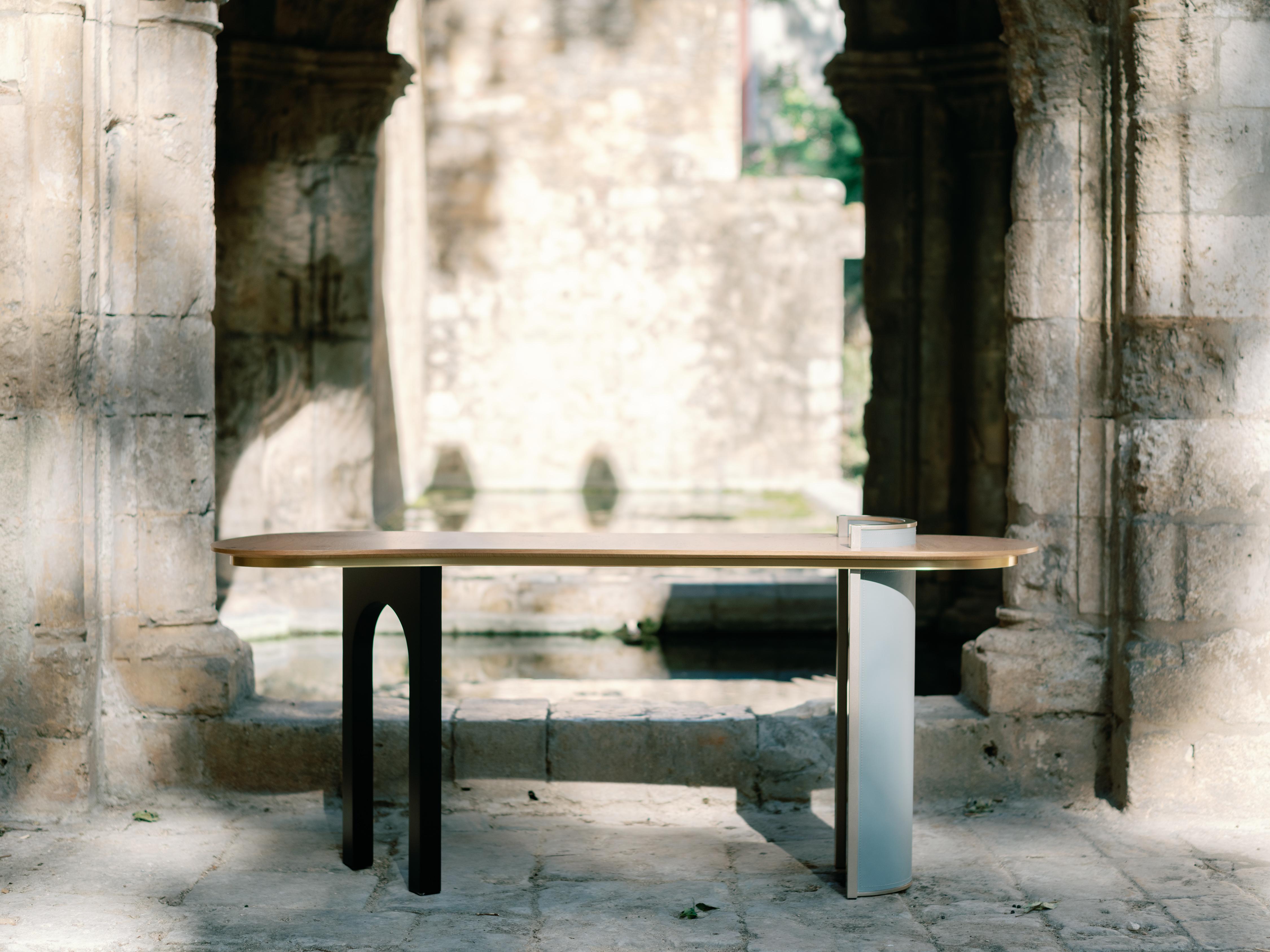 Portugais Table console moderne Chiado, racine de chêne en cuir, fabriquée à la main au Portugal par Greenapple en vente