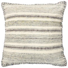 Coussin moderne chic en laine et coton avec motif rayé en gris