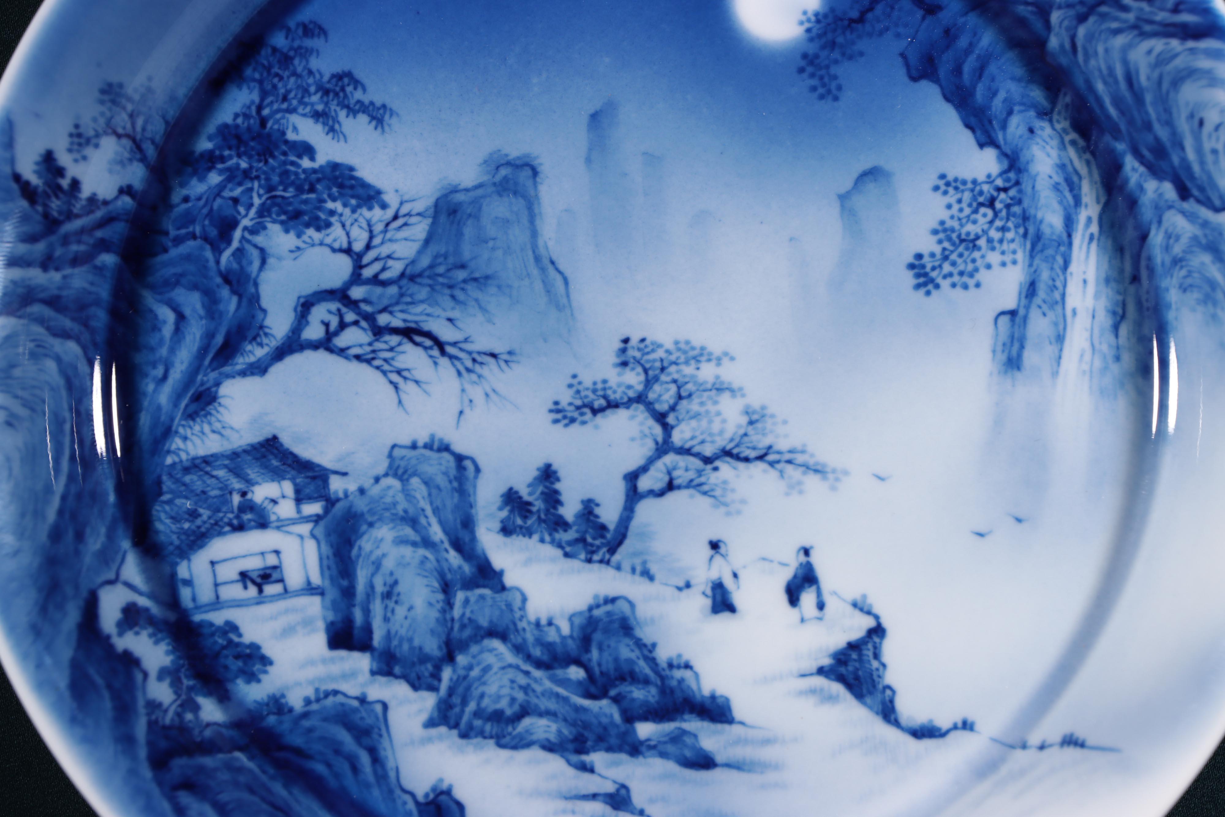 China Jingdezhen Handpainting Blue White Porcelain Landscape Plate For Sale 3