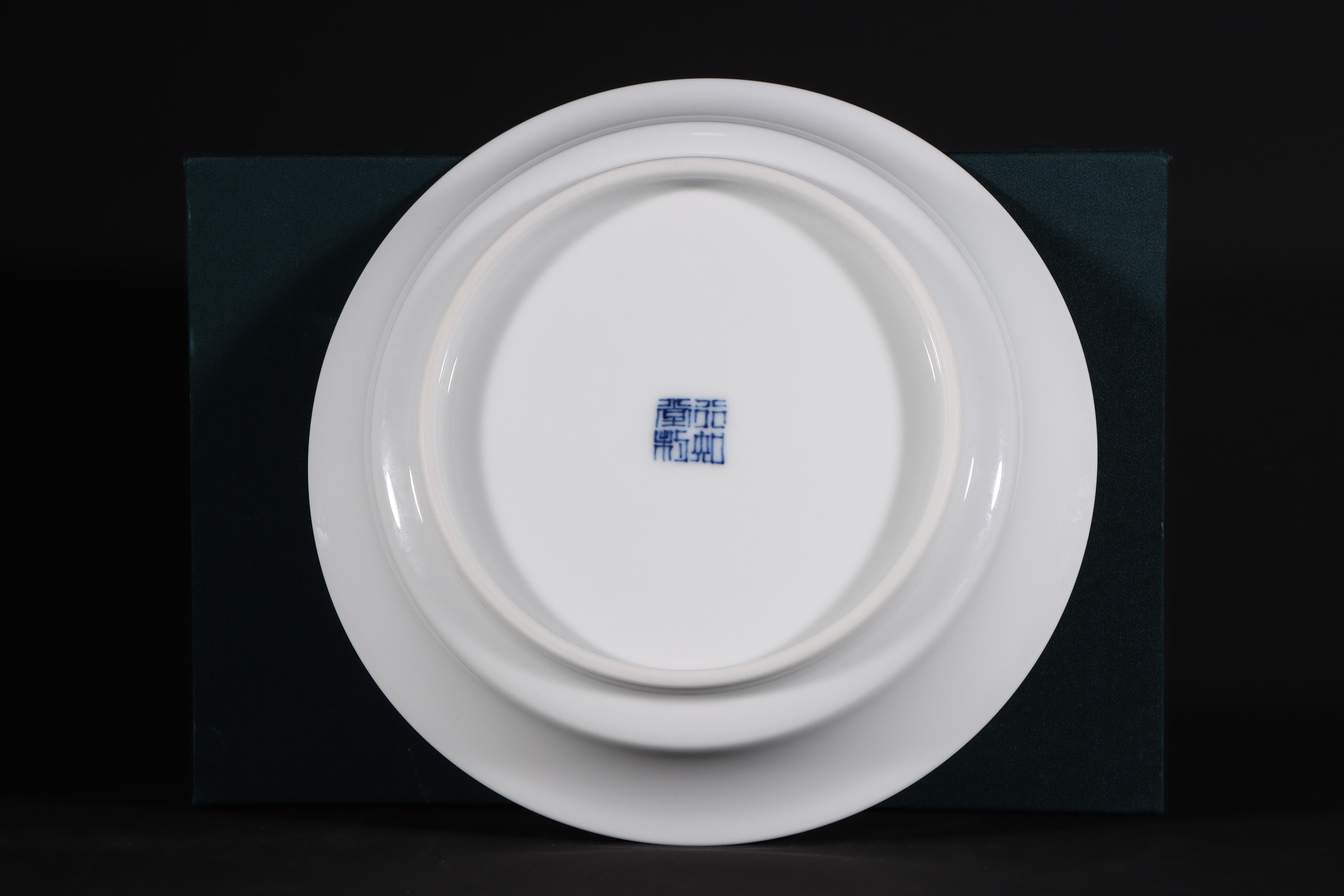 China Jingdezhen Handpainting Blue White Porcelain Landscape Plate For Sale 4