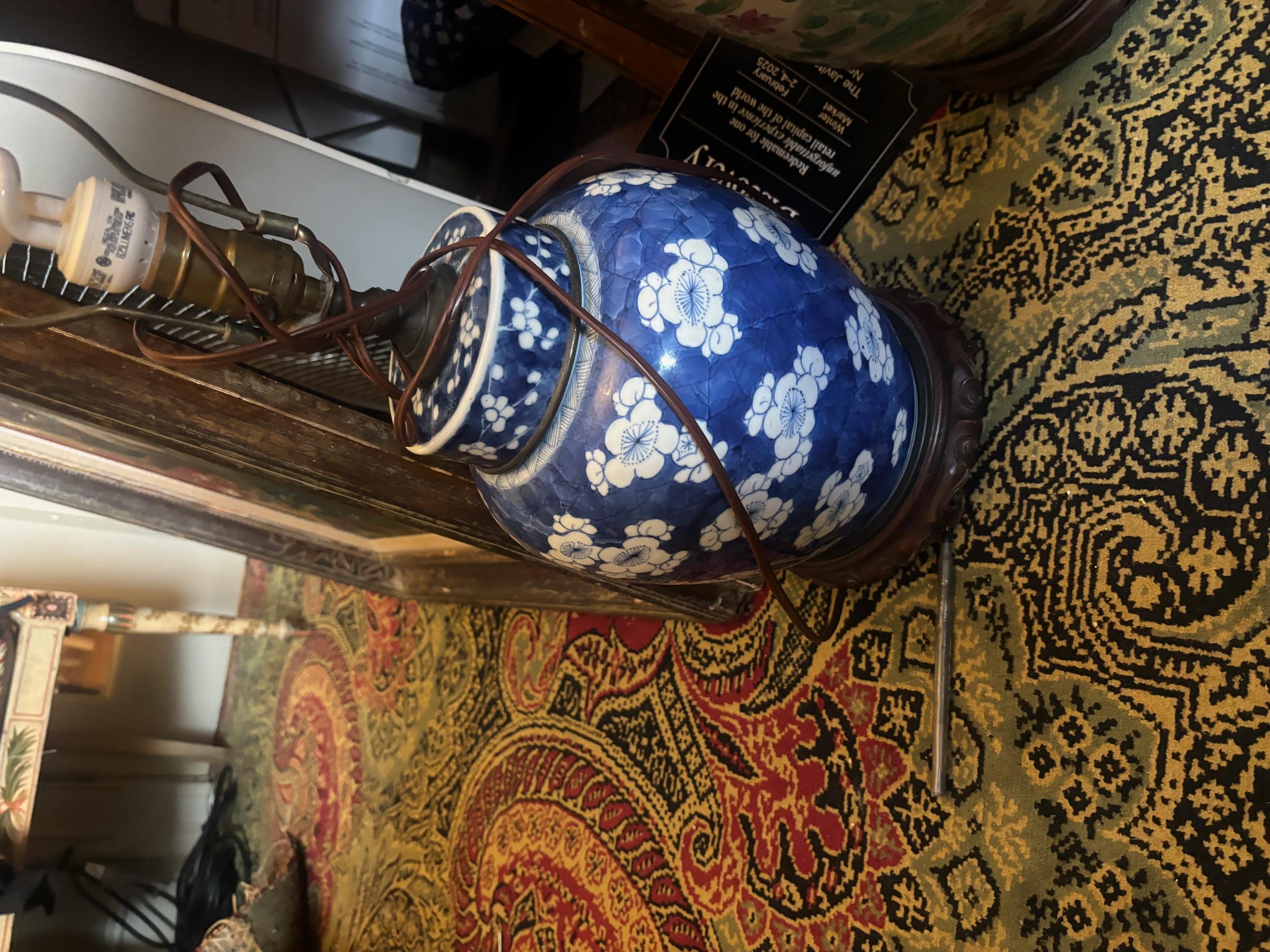 Height is adjustable.

Blue and white flowers.