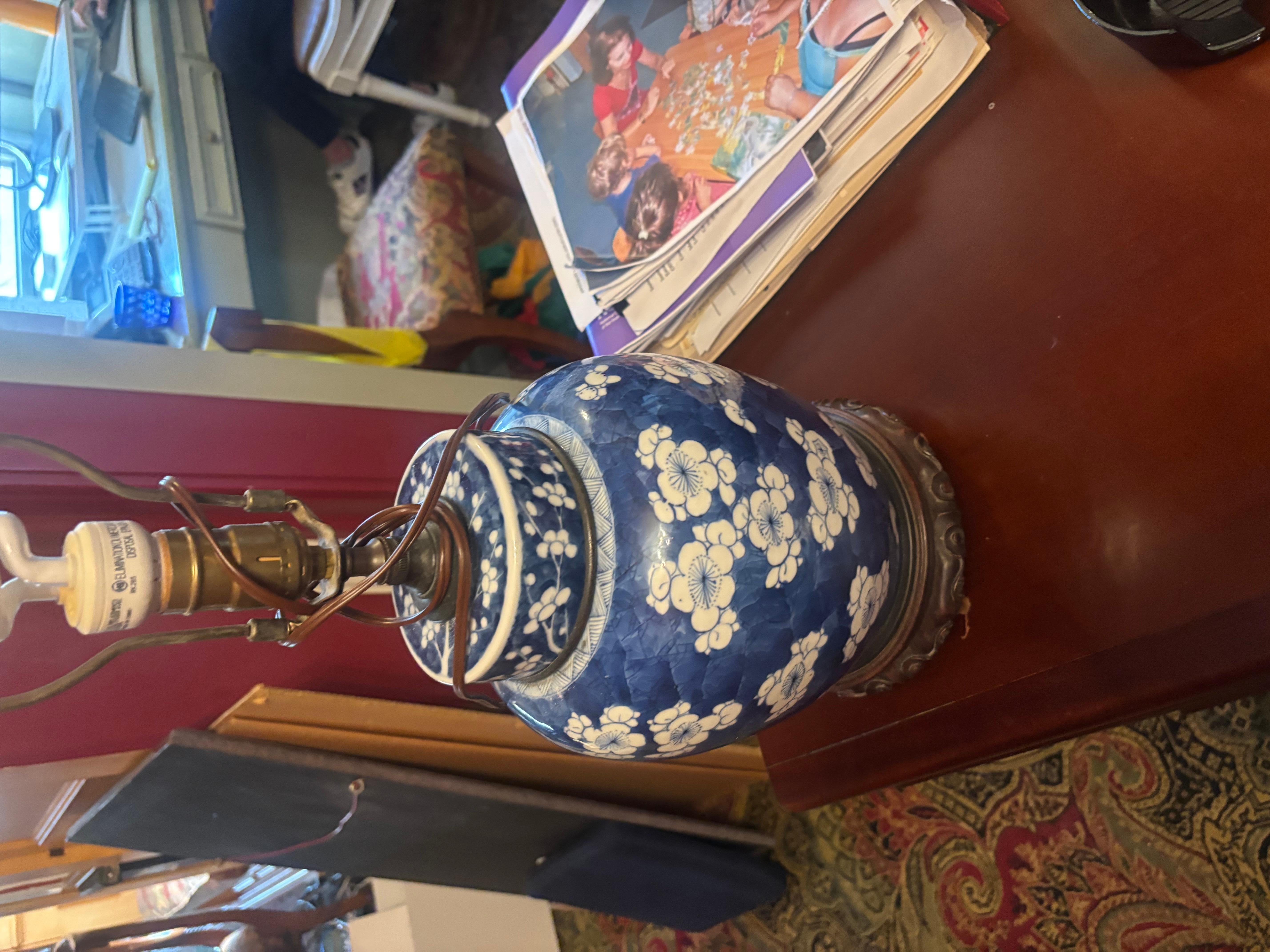 Modern Chinese Blue and White Flowery Lamp Wooden Base Beautiful In Good Condition For Sale In New York, NY