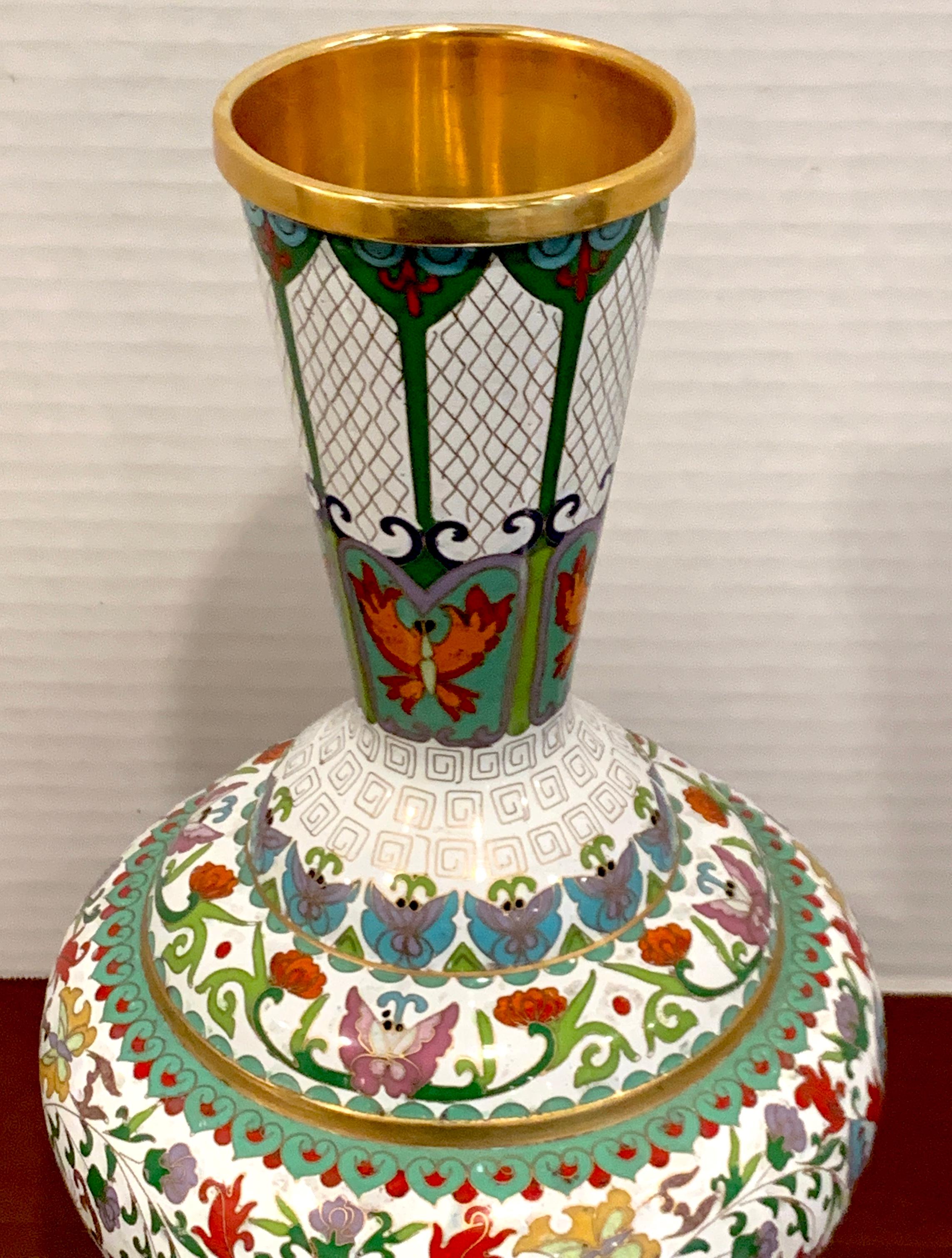 Modern Chinese Cloisonné Vase, White Background and Butterflies In Good Condition For Sale In West Palm Beach, FL