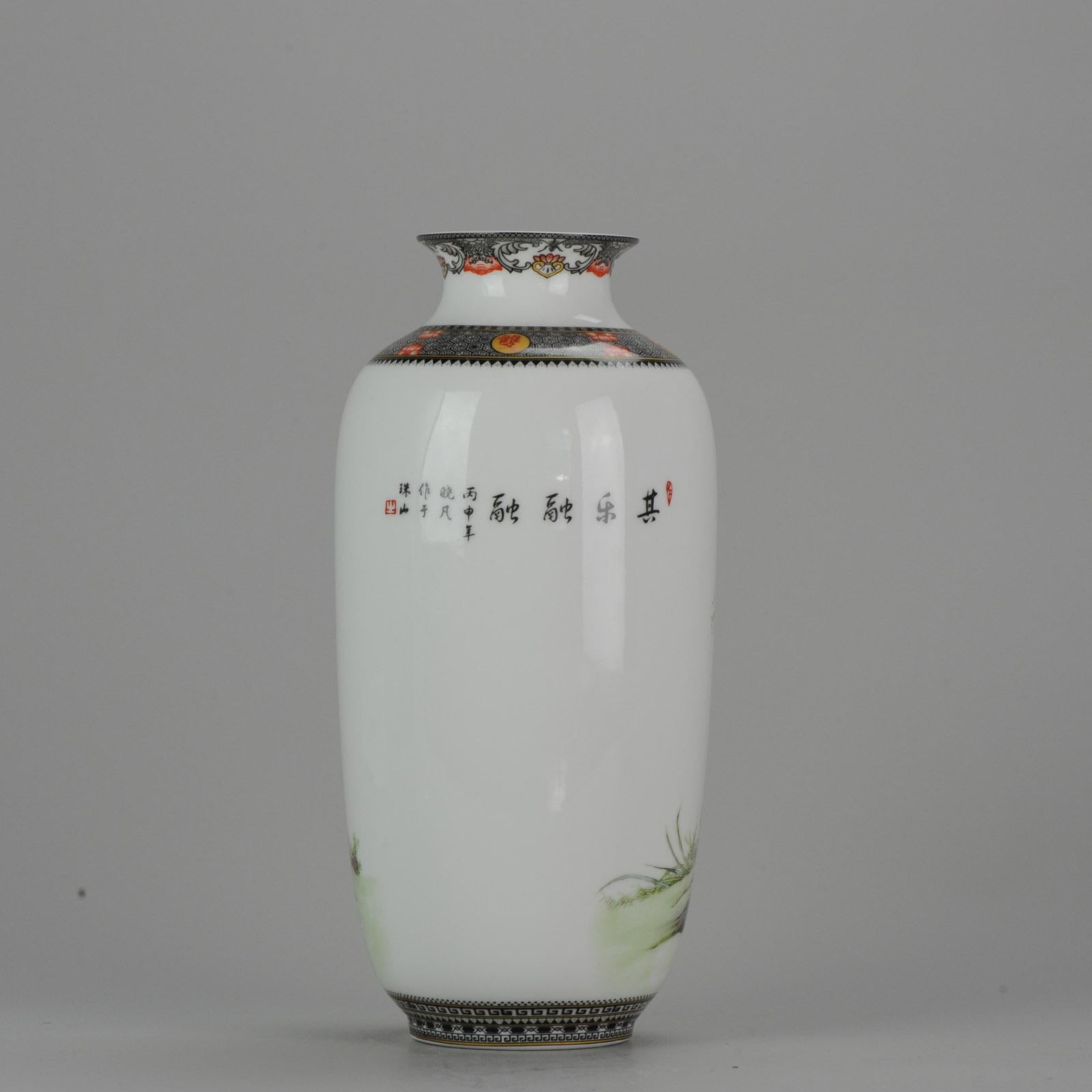 A very nicely decorated vase, modern piece, but really beautiful and detailed.

The decoration is printed.

Additional information:
Material: Porcelain & Pottery
Type: Vase
Country of Manufacturing: China
Region of Origin: China
Period: 21st