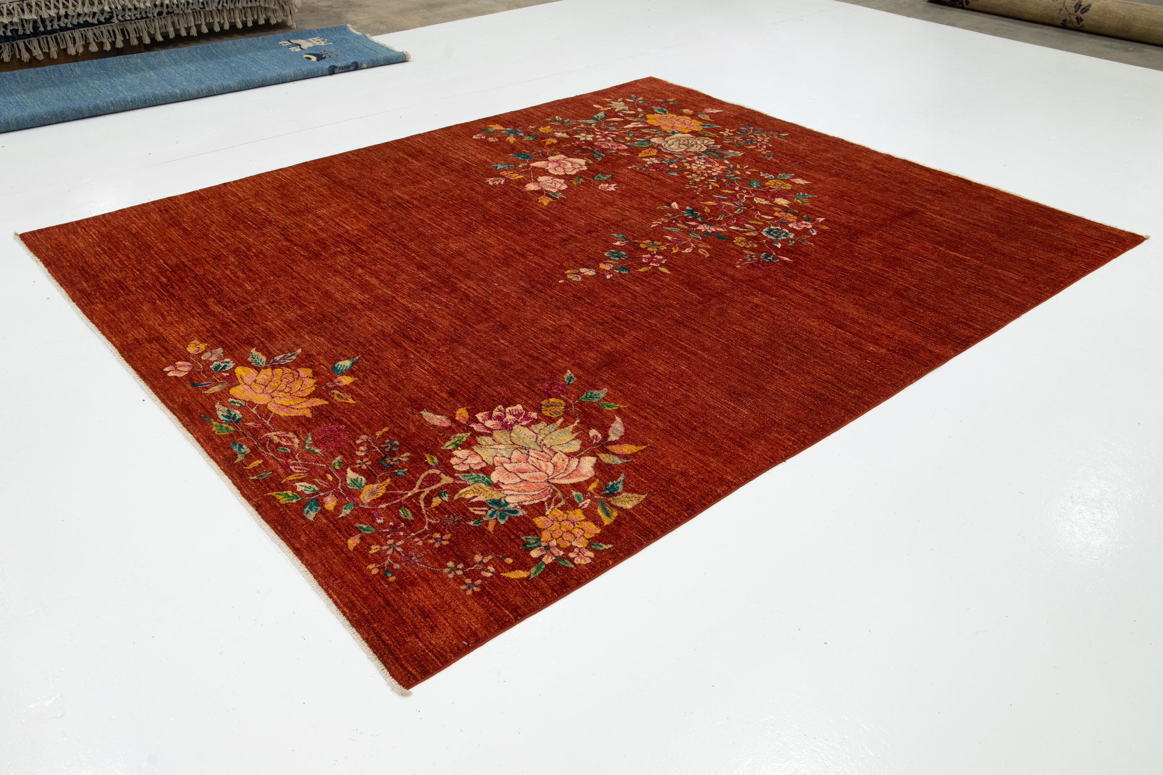 Exportation chinoise Tapis moderne de style chinois fait à la main en couleur rouge terracora avec motif floral en vente