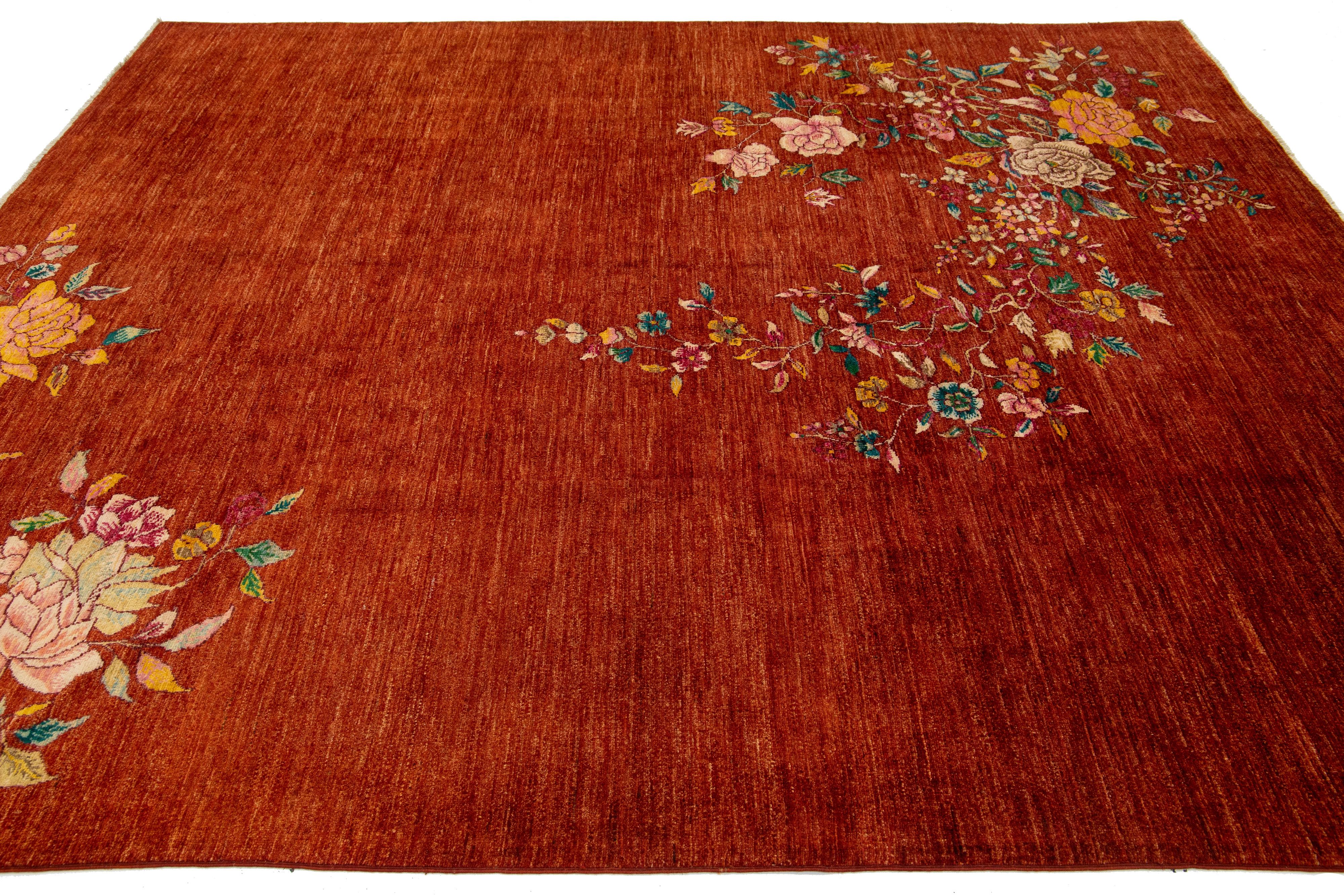 XXIe siècle et contemporain Tapis moderne de style chinois fait à la main en couleur rouge terracora avec motif floral en vente