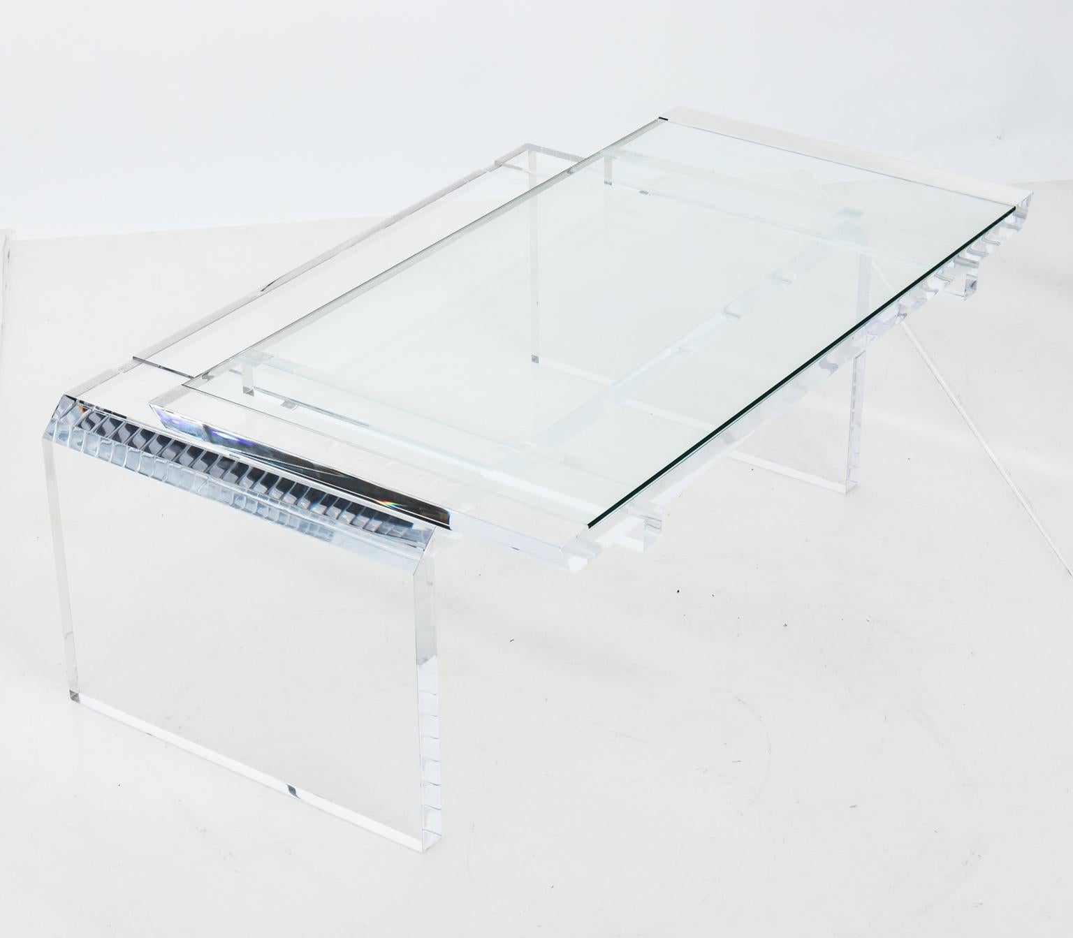 Modern Chinoise Lucite Cocktail Table, circa 1970s For Sale 3