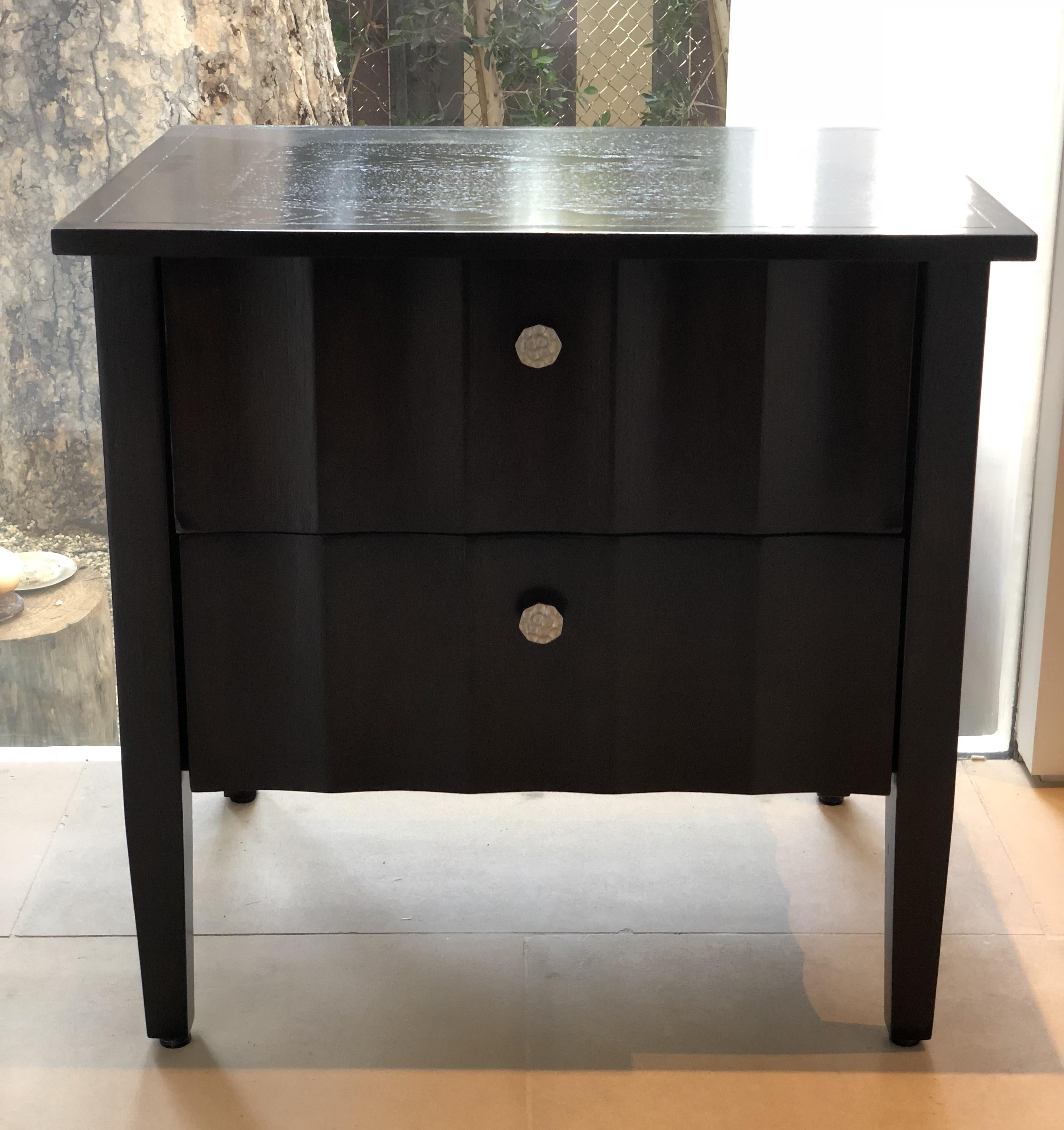 Beautiful set of chocolate brown nightstands with a scalloped detail on front drawers and sides finished in a semigloss lacquered finish, they are in great condition and ready to be displayed.

Measurements:
27