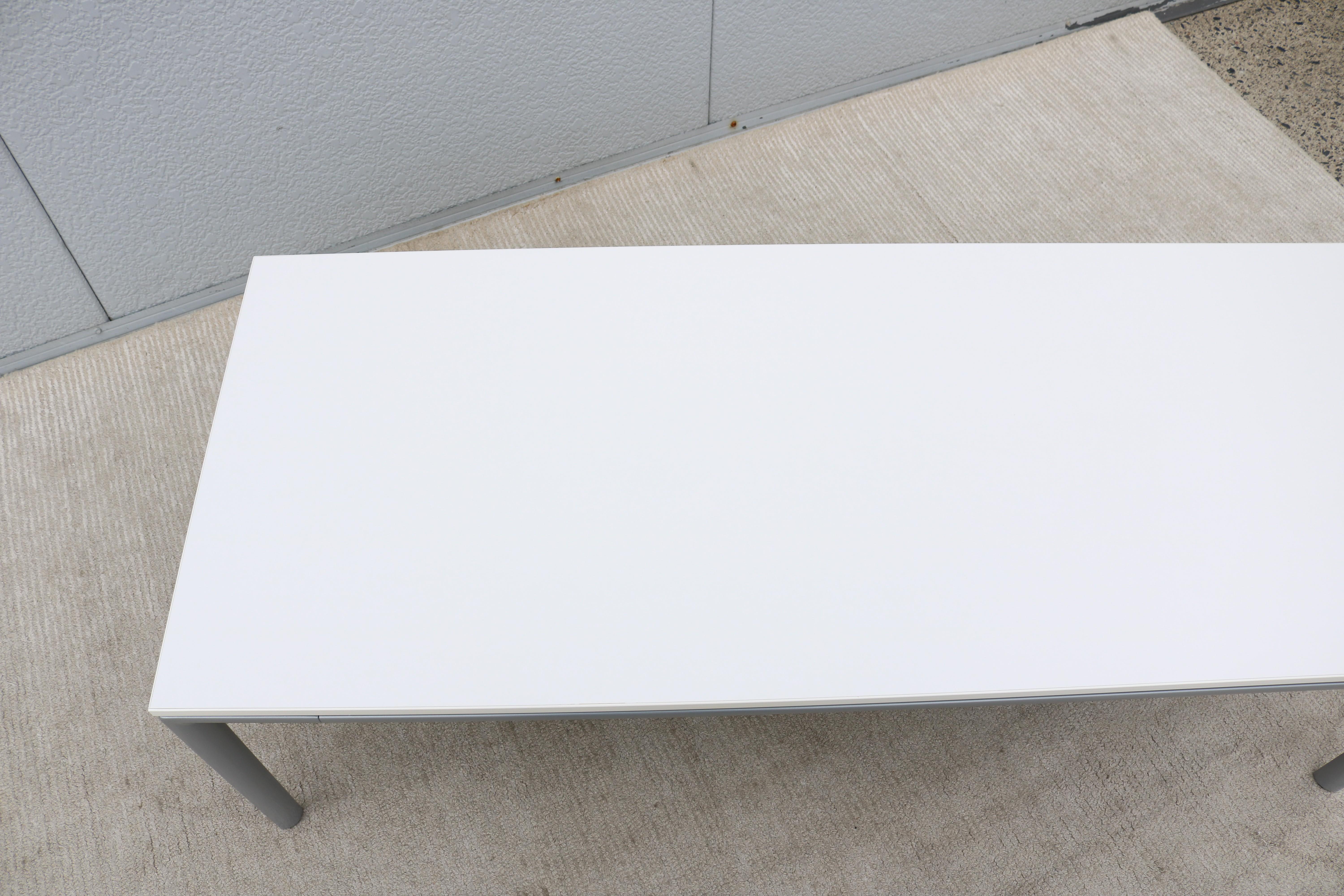 Mesa de centro moderna Chris Adamick for Allsteel Parallel Rectangular White Top en venta 7