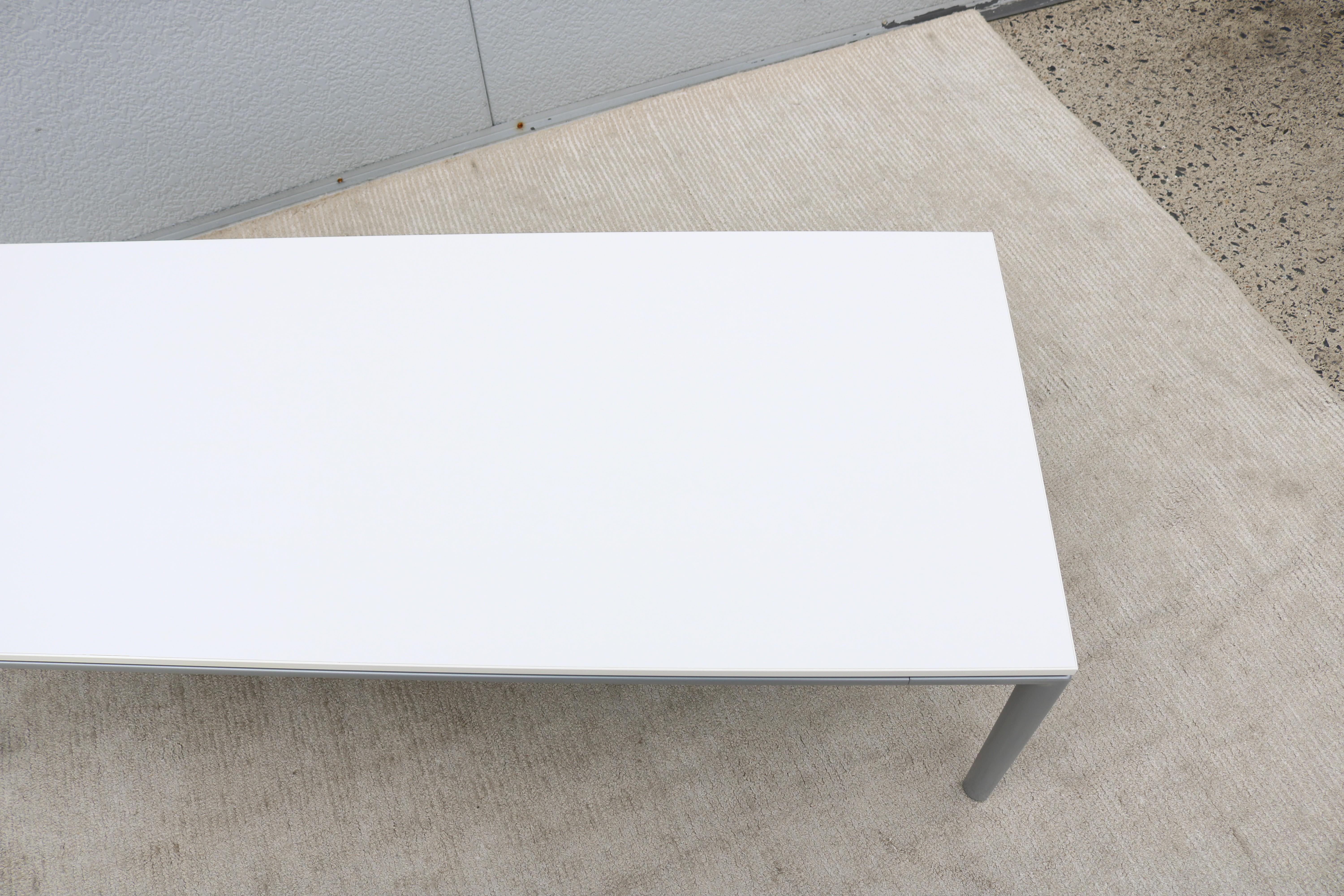 Mesa de centro moderna Chris Adamick for Allsteel Parallel Rectangular White Top en venta 8
