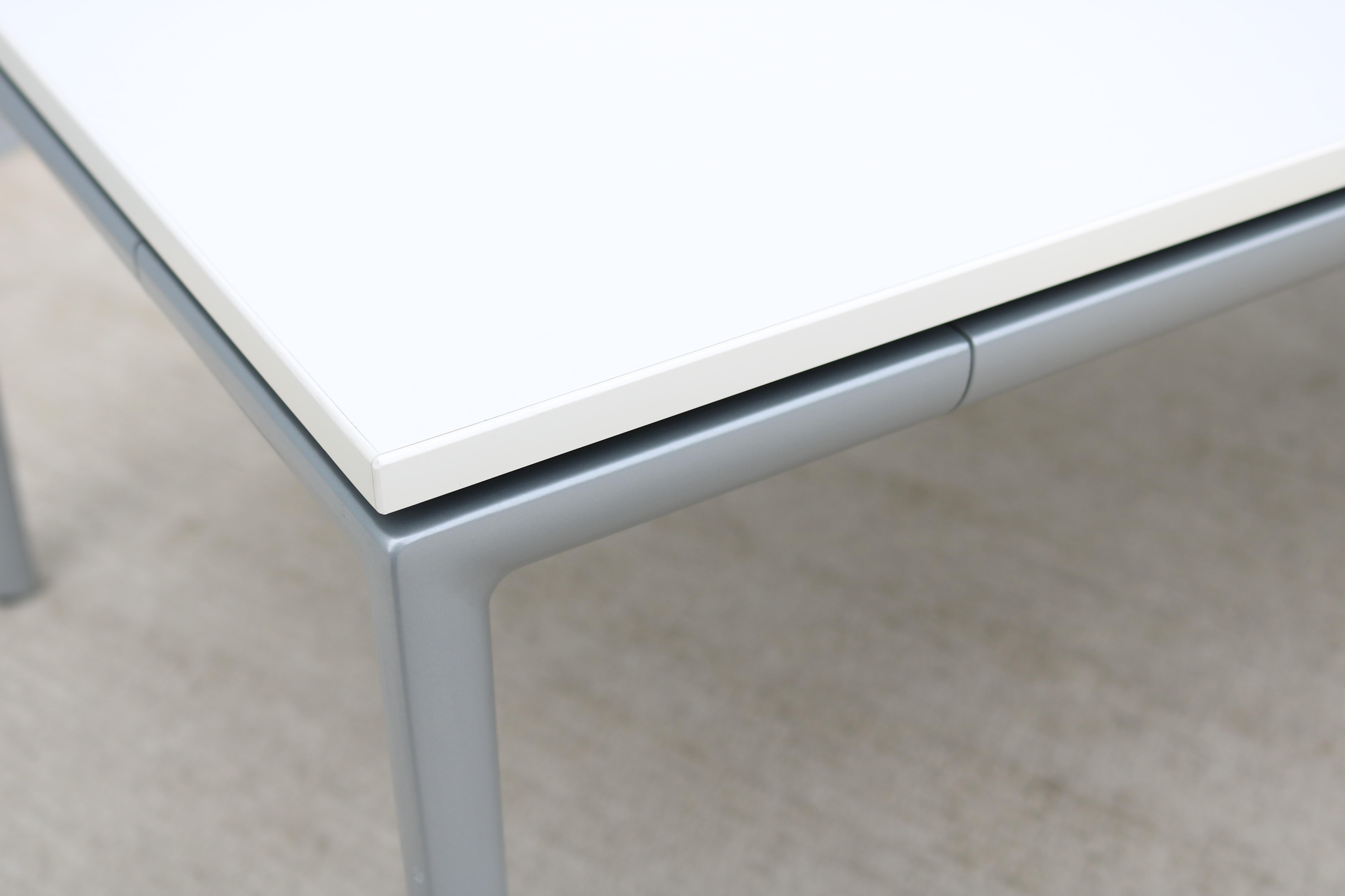Mesa de centro moderna Chris Adamick for Allsteel Parallel Rectangular White Top en venta 9
