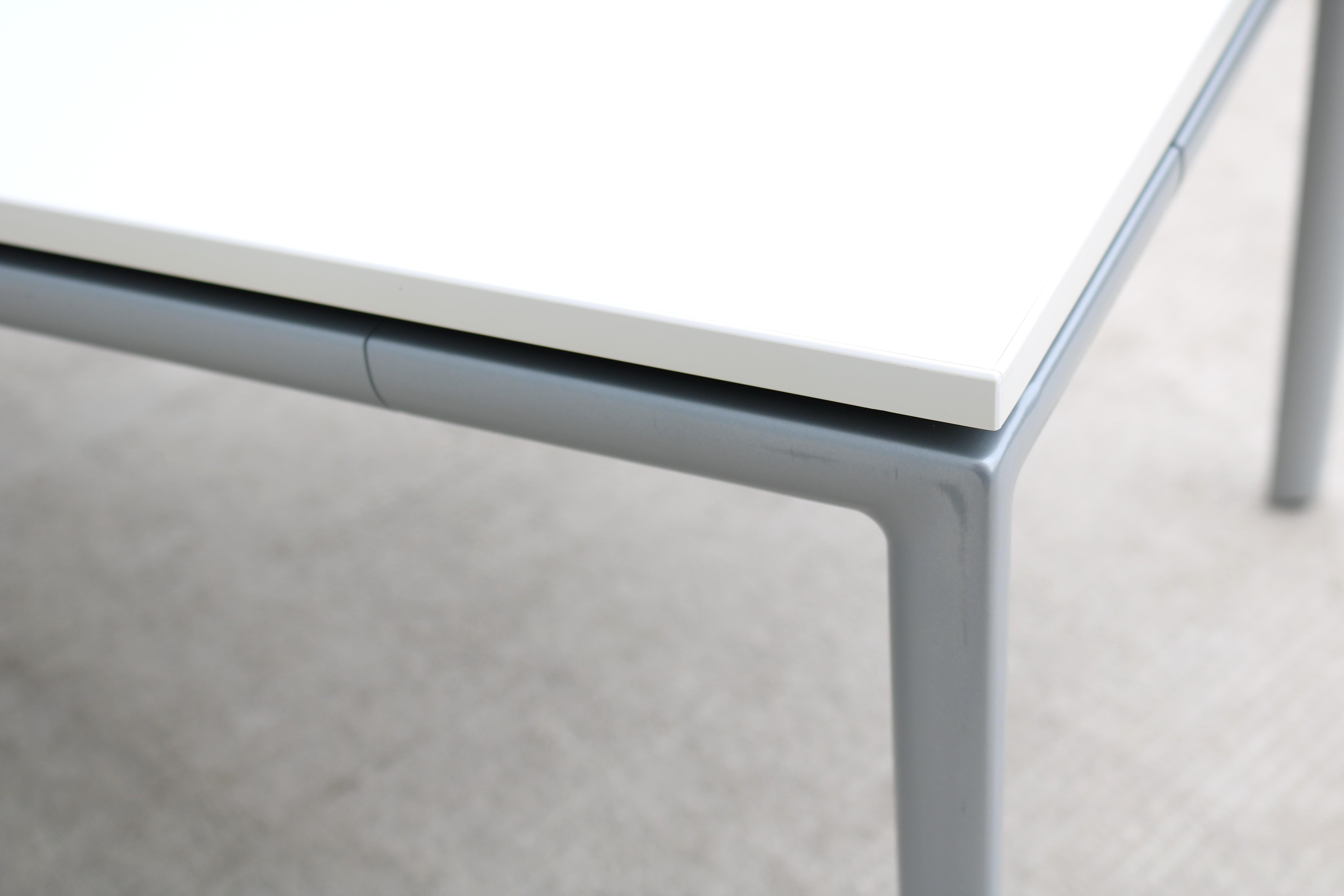 Mesa de centro moderna Chris Adamick for Allsteel Parallel Rectangular White Top en venta 11