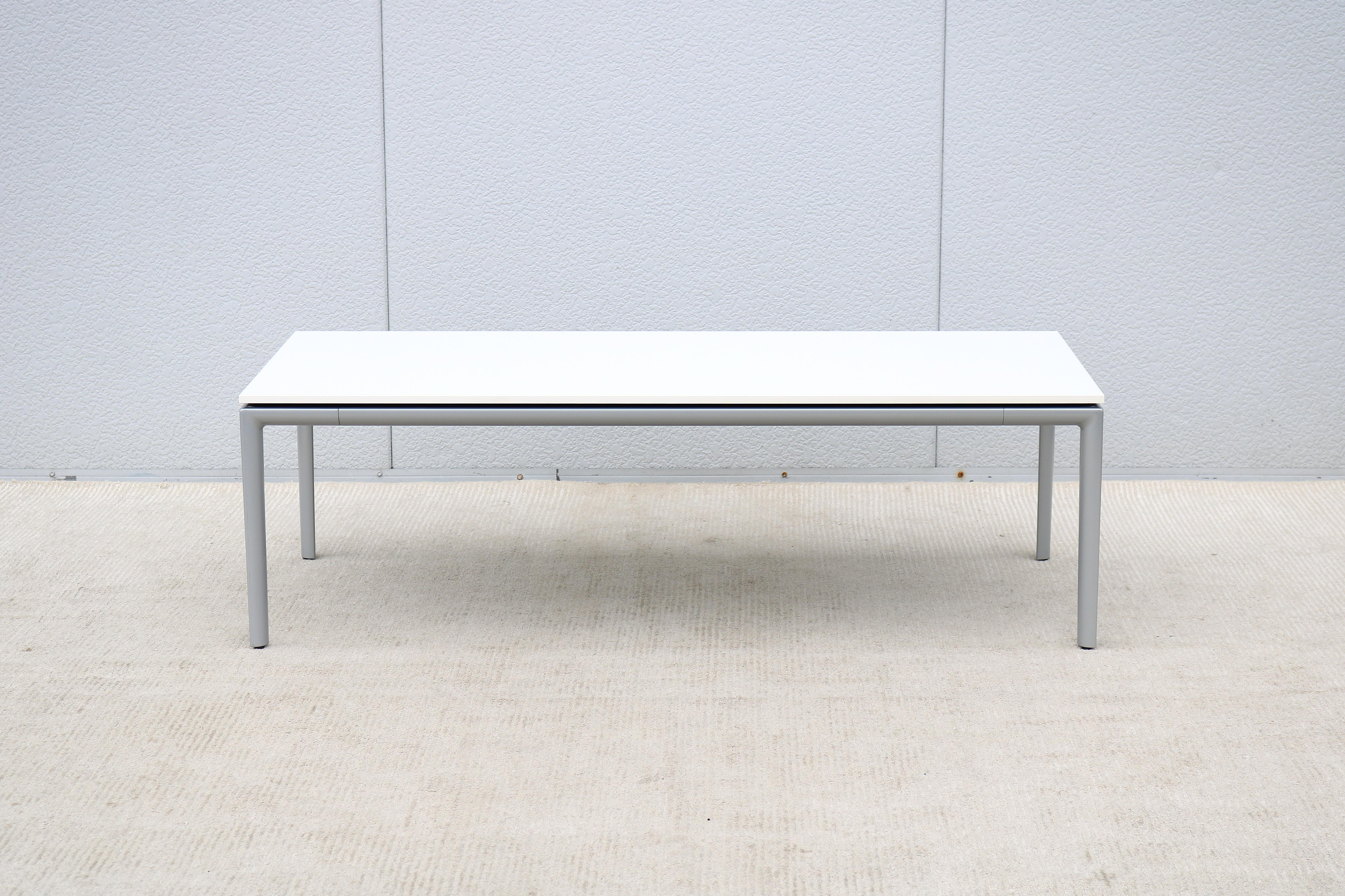 Mesa de centro moderna Chris Adamick for Allsteel Parallel Rectangular White Top Moderno en venta