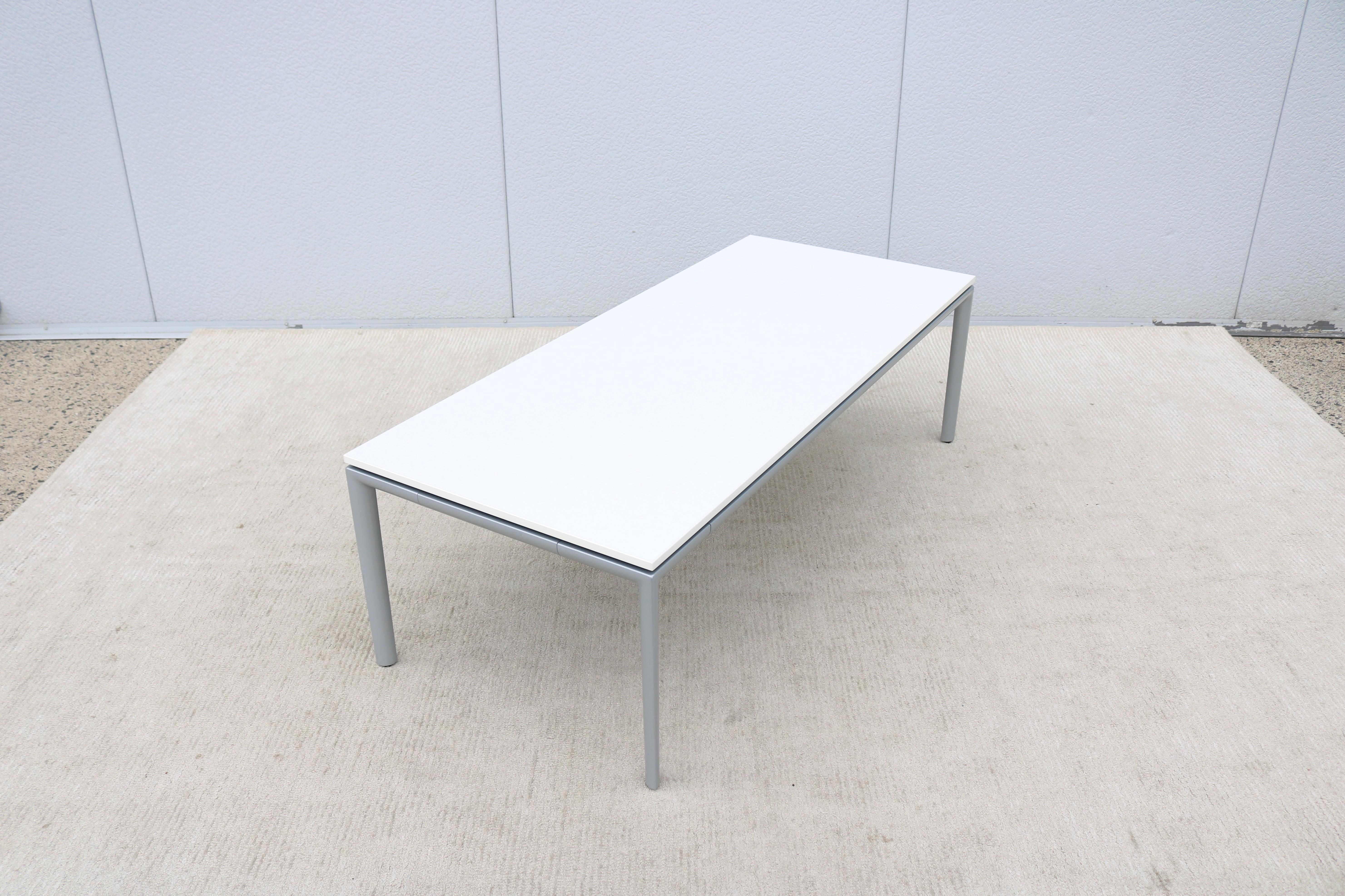 Mesa de centro moderna Chris Adamick for Allsteel Parallel Rectangular White Top Aluminio en venta