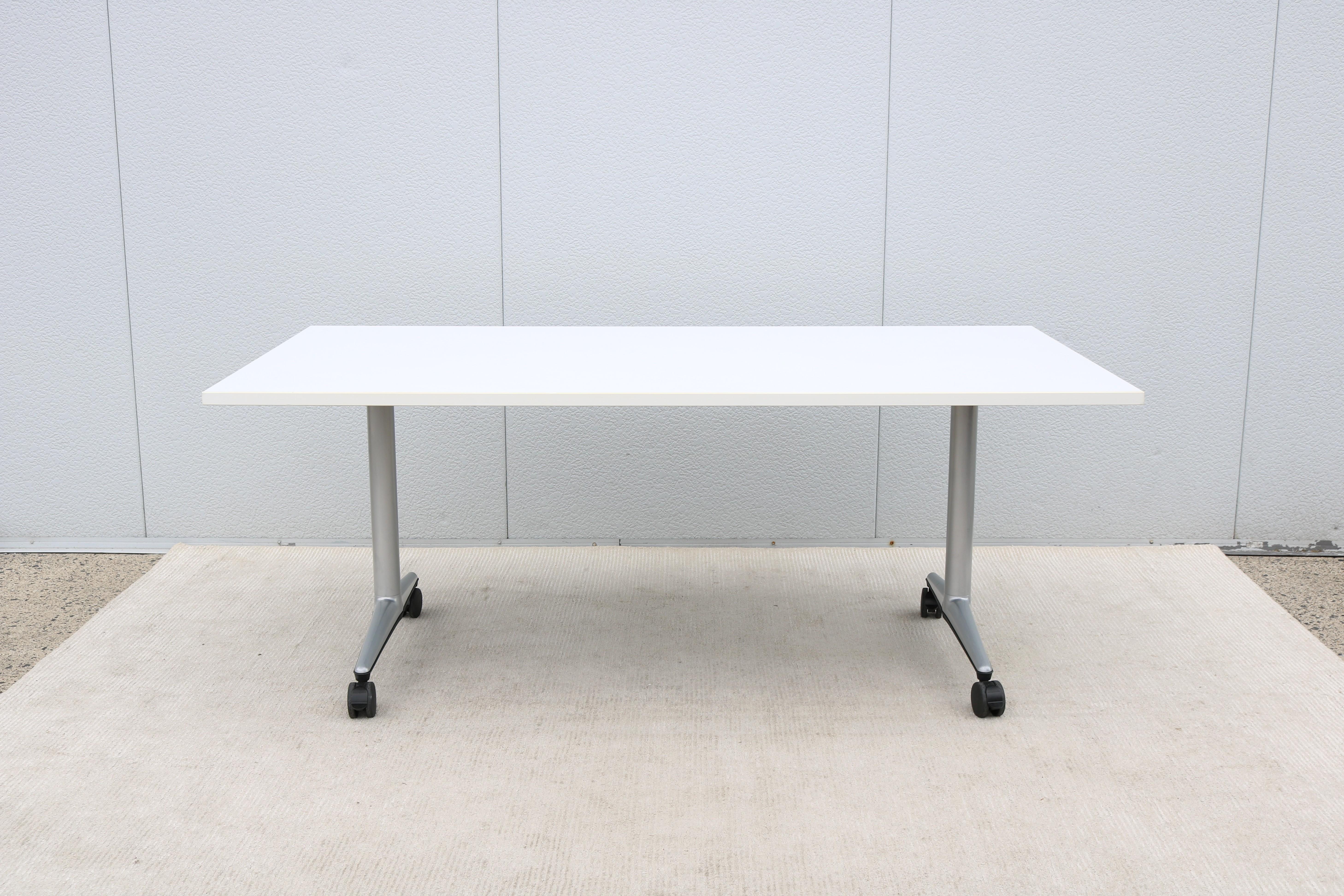 Elegant Akira mobile collaborative and conference table or work table, designed by Christian Cornelius for Coalesse and Steelcase.
Akira is a high-performance multi-purpose table for active spaces.
This highly crafted table features a white laminate