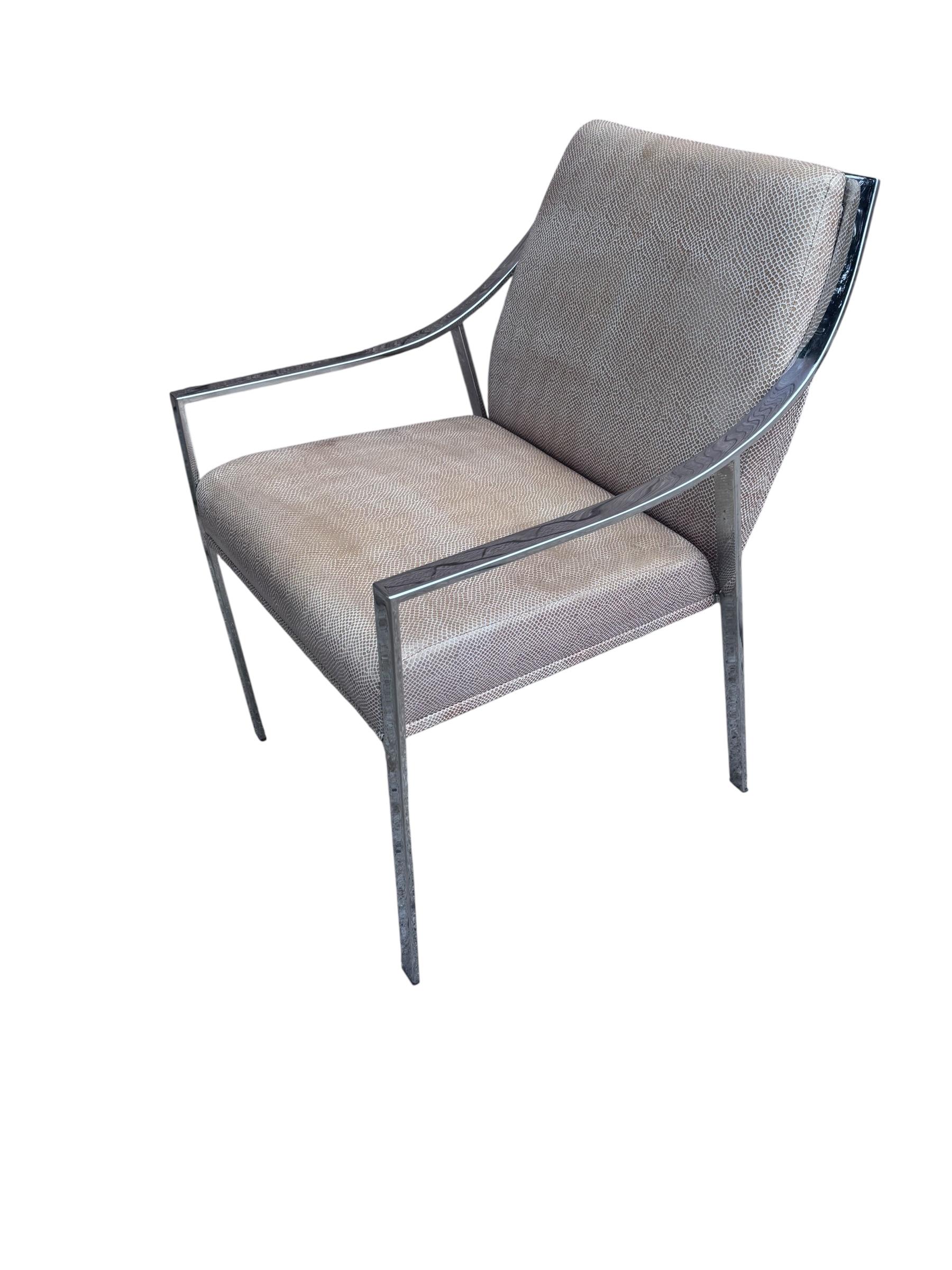 Mid-Century Modern Chaise Aileron moderne de Christophe Pillet pour Holly HUNT nouvellement retapissée en vente