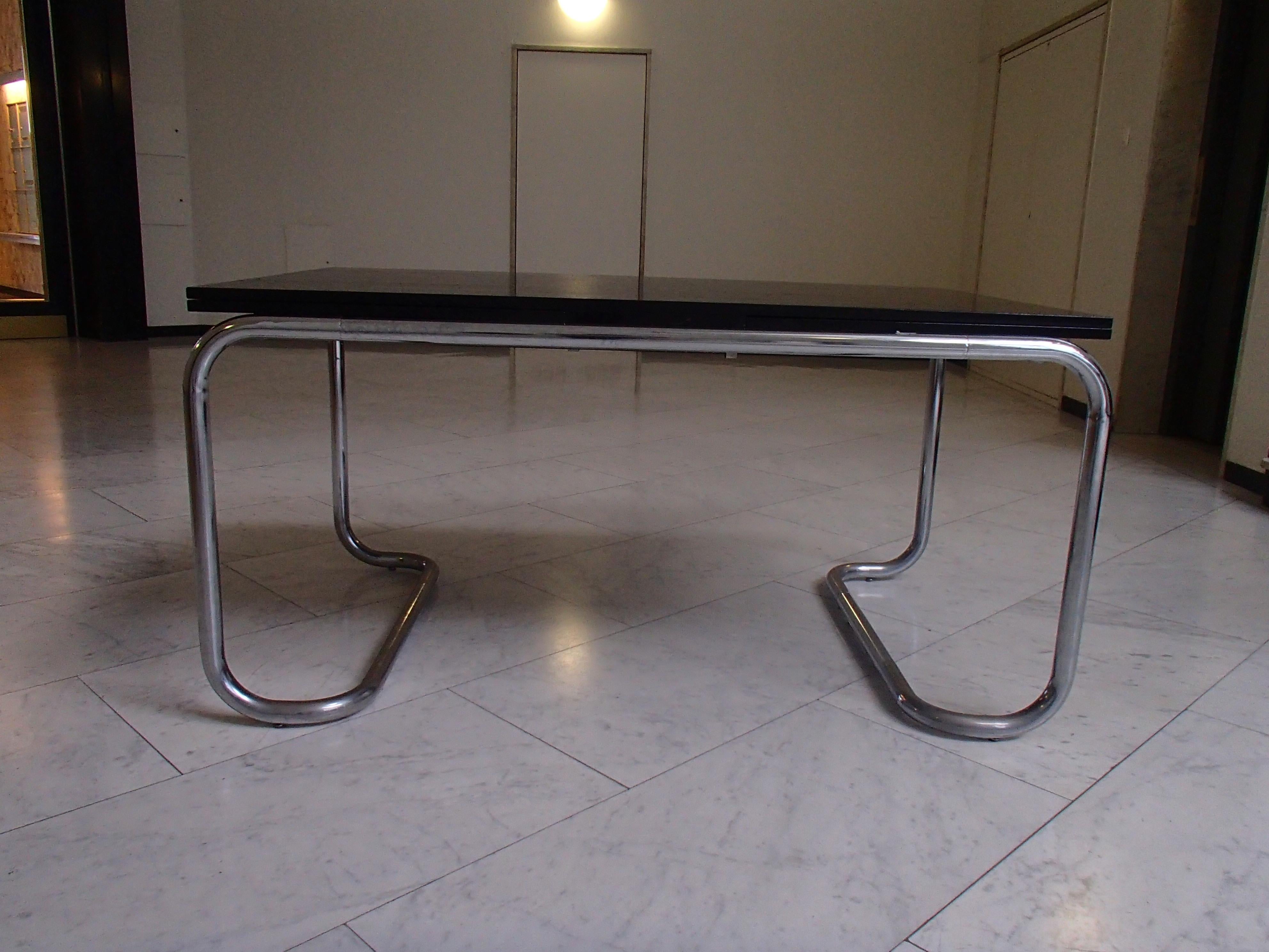 Modern chrome and black oak adjustable dining table or writing desk

Size: 90 x 150 + 2 x 60 = 90 x 270 cm.