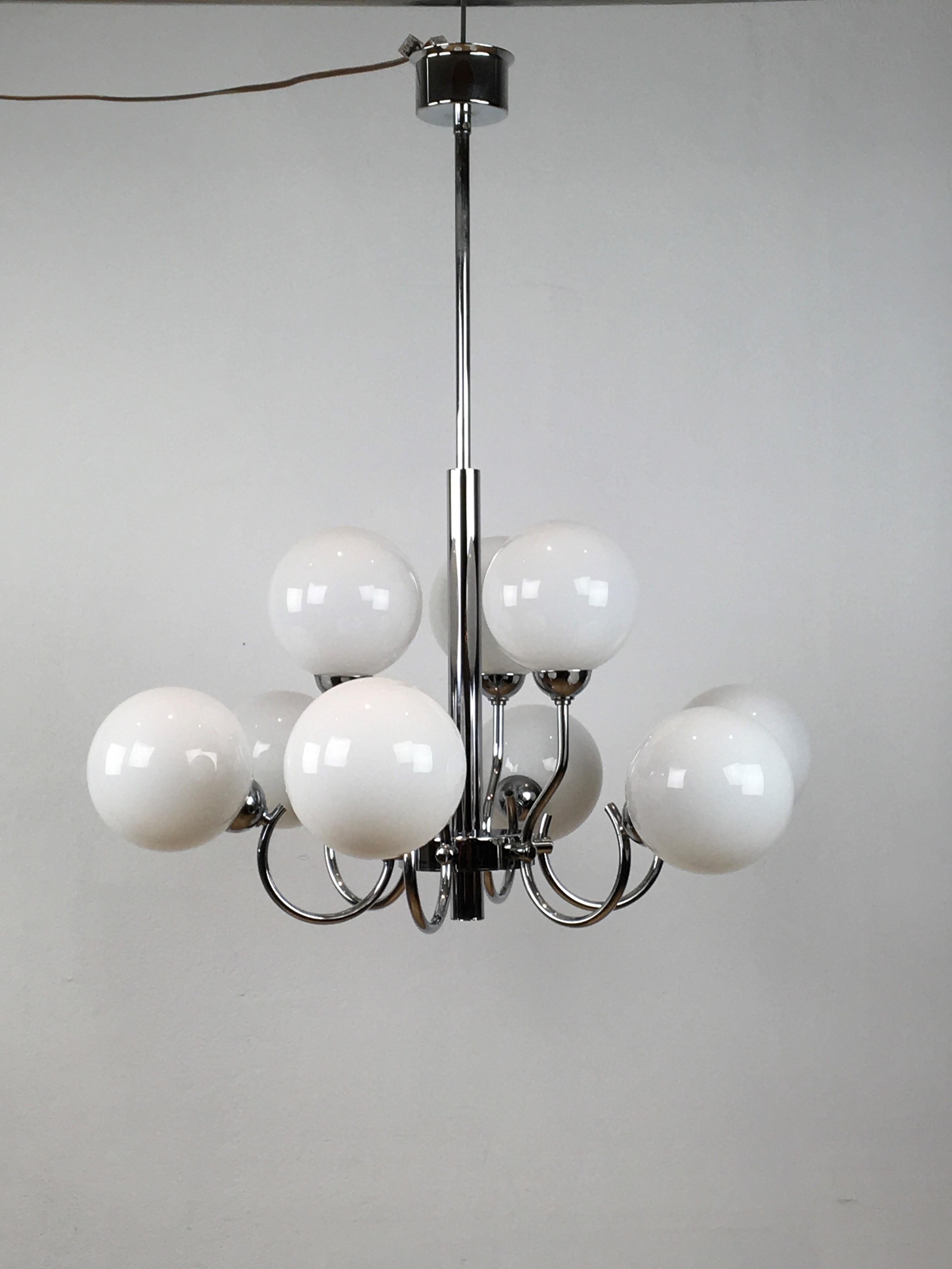 Modern Chrome and Glass Chandelier, 9 lights For Sale 1