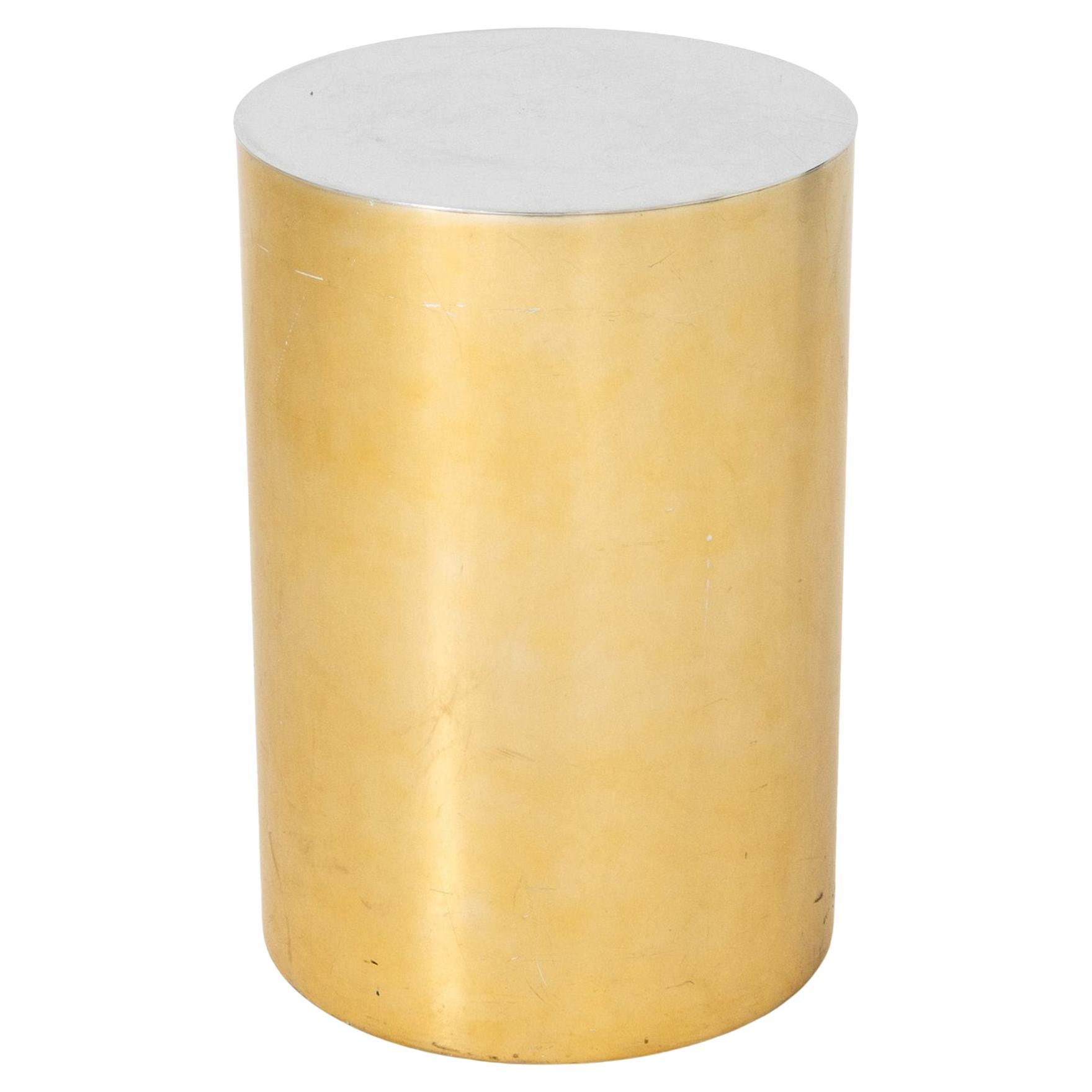 Table d'appoint cylindrique moderne en chrome et or en vente