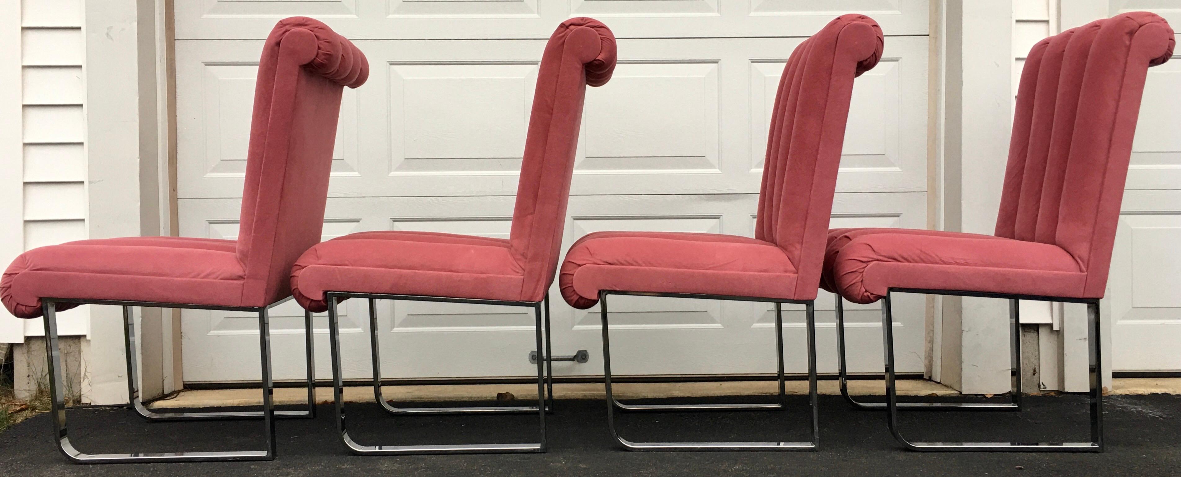 Postmoderne DIA, chaises de salle à manger à dossier cannelé rose et chromé, Design Institute America 1980 en vente