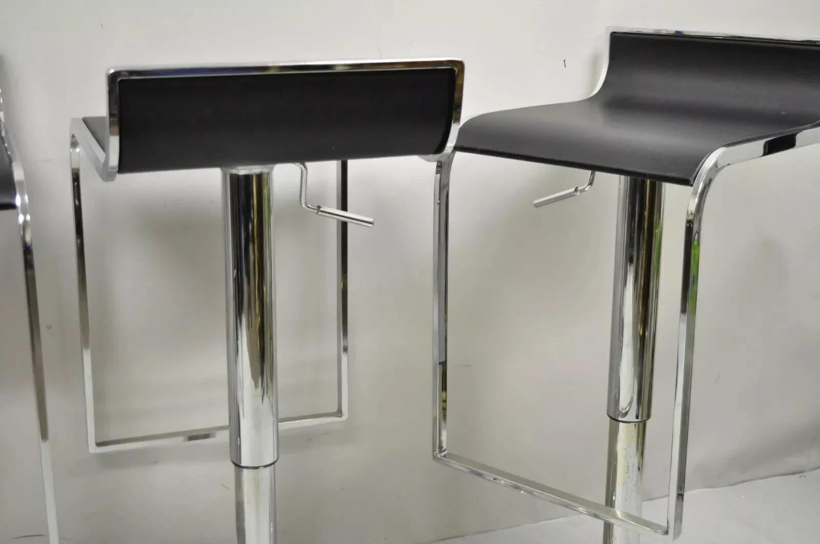 The Moderns Chrome and Steel Black Leather Adjustable Swivel Bar Stools - Set of 4 en vente 3