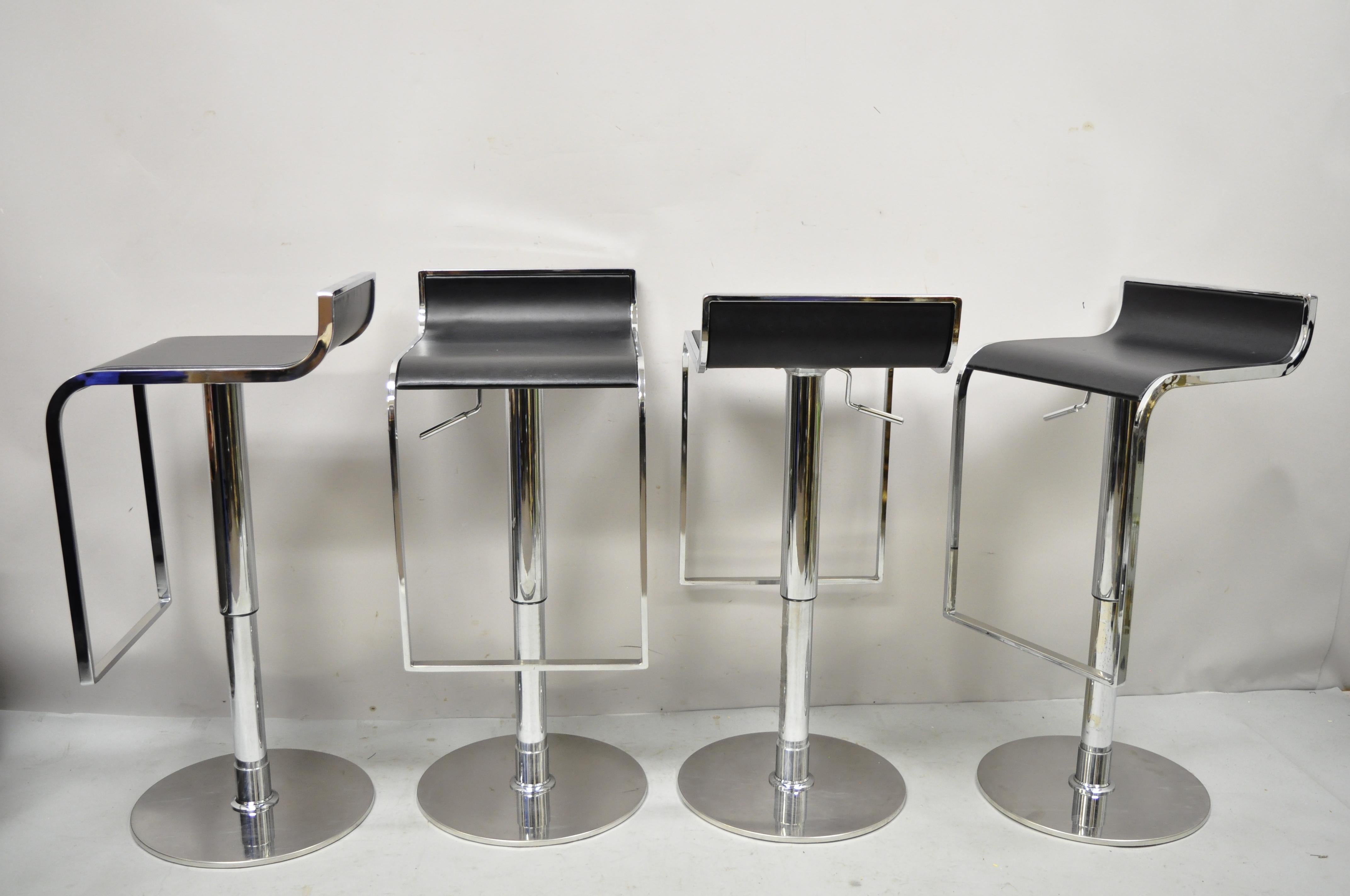 Moderne Tabourets de bar pivotants modernes réglables en chrome et acier noir, lot de 4 en vente