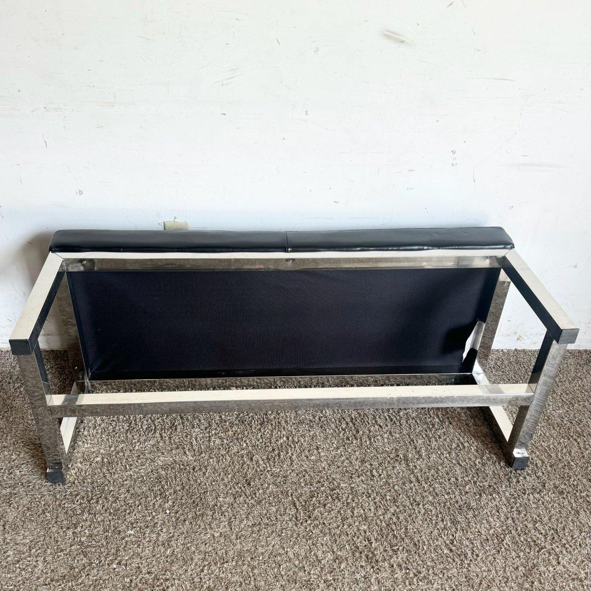 Moderne Banc moderne en vinyle chromé et capitonné en vente