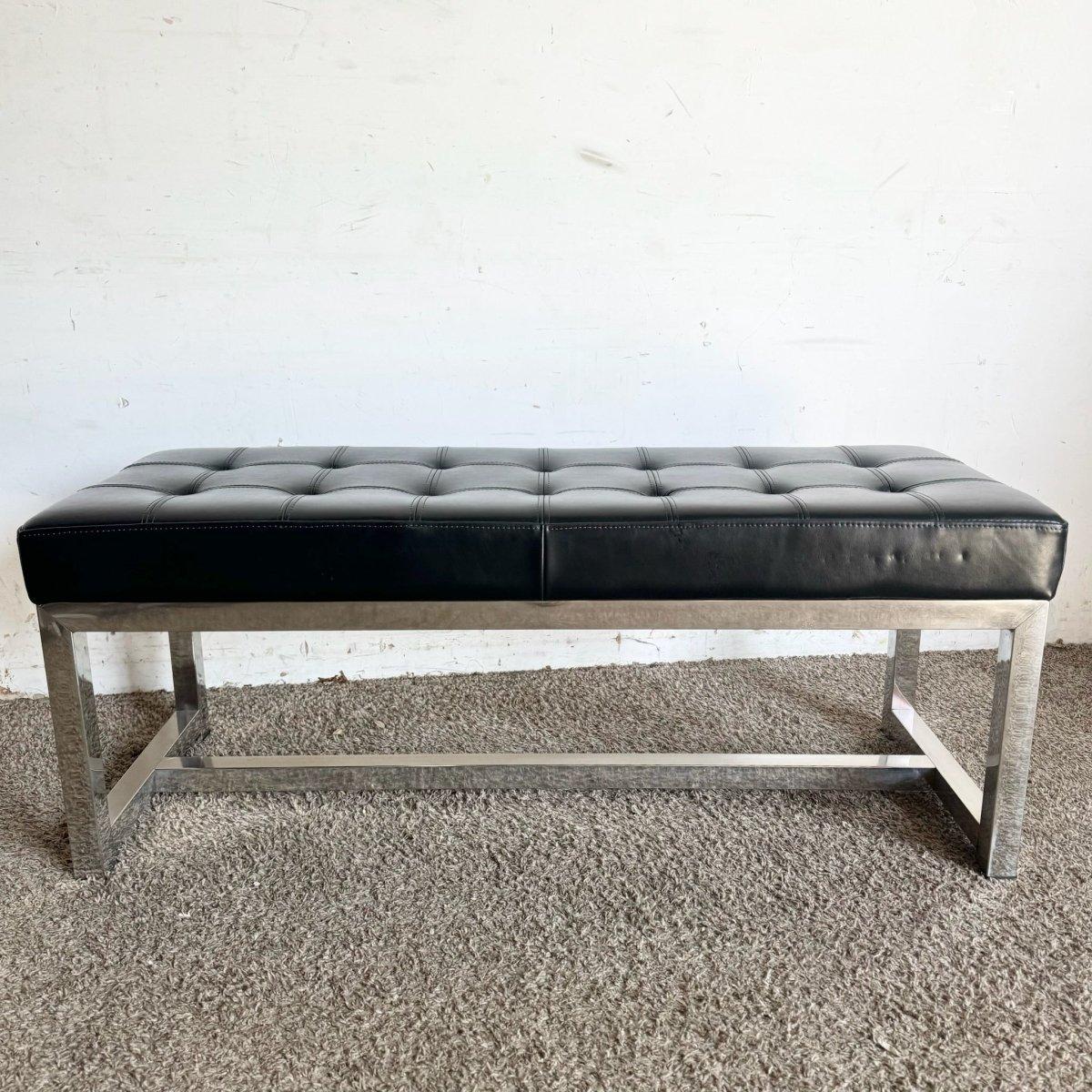 Banc moderne en vinyle chromé et capitonné Bon état - En vente à Delray Beach, FL