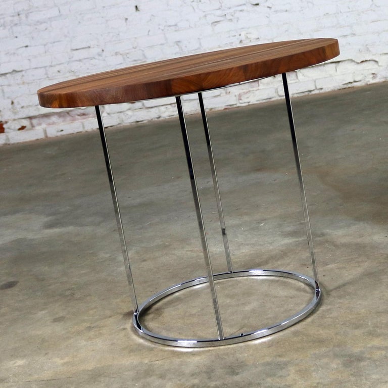 Modern Chrome and Walnut Round Side Table Attributed to Milo Baughman For Sale 1