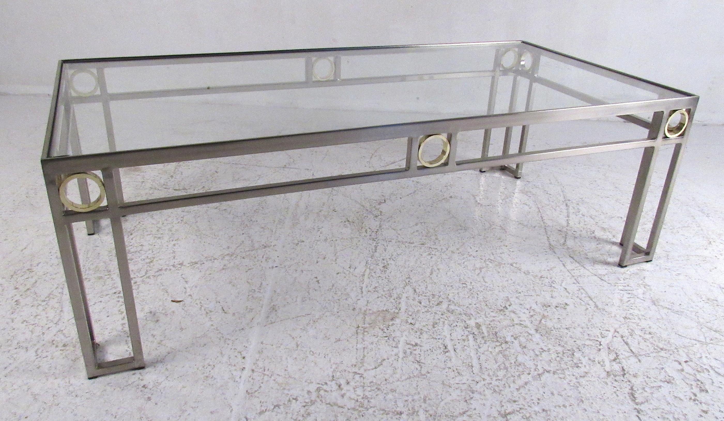 Mid-Century Modern Table basse moderne en chrome et laiton en vente