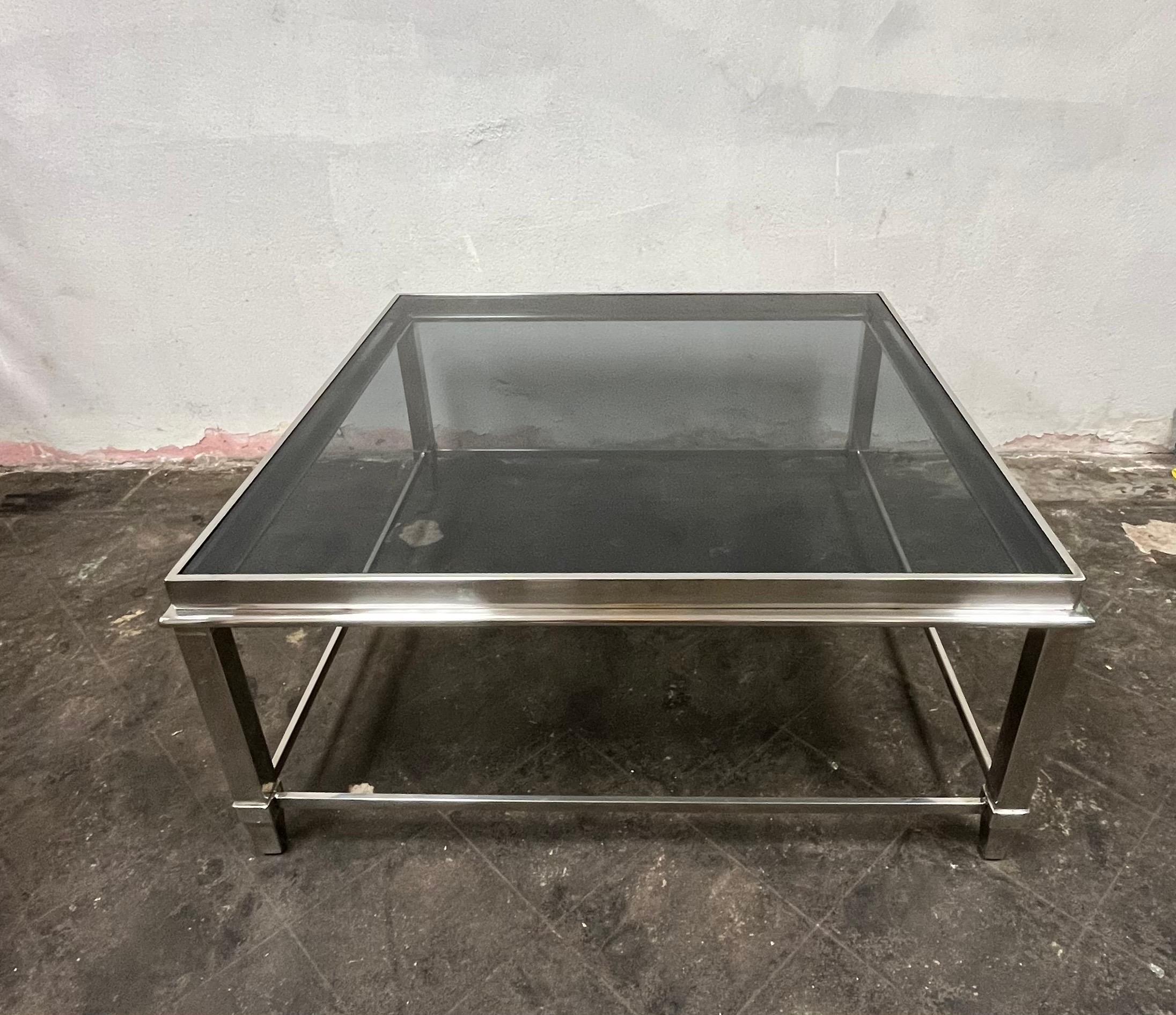 Mid-Century Modern Table basse moderne en chrome avec plateau en verre noir en vente