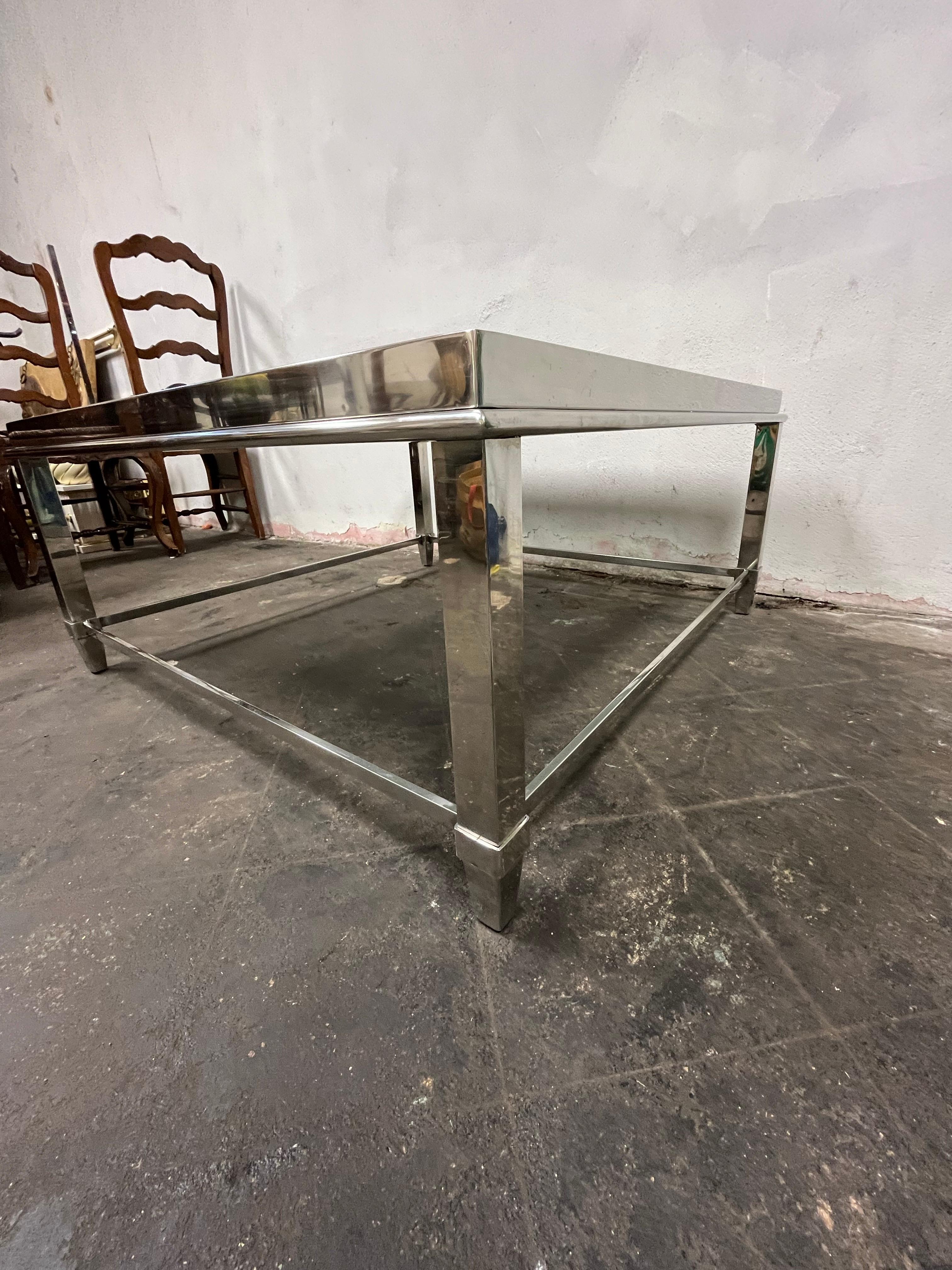 Inconnu Table basse moderne en chrome avec plateau en verre noir en vente