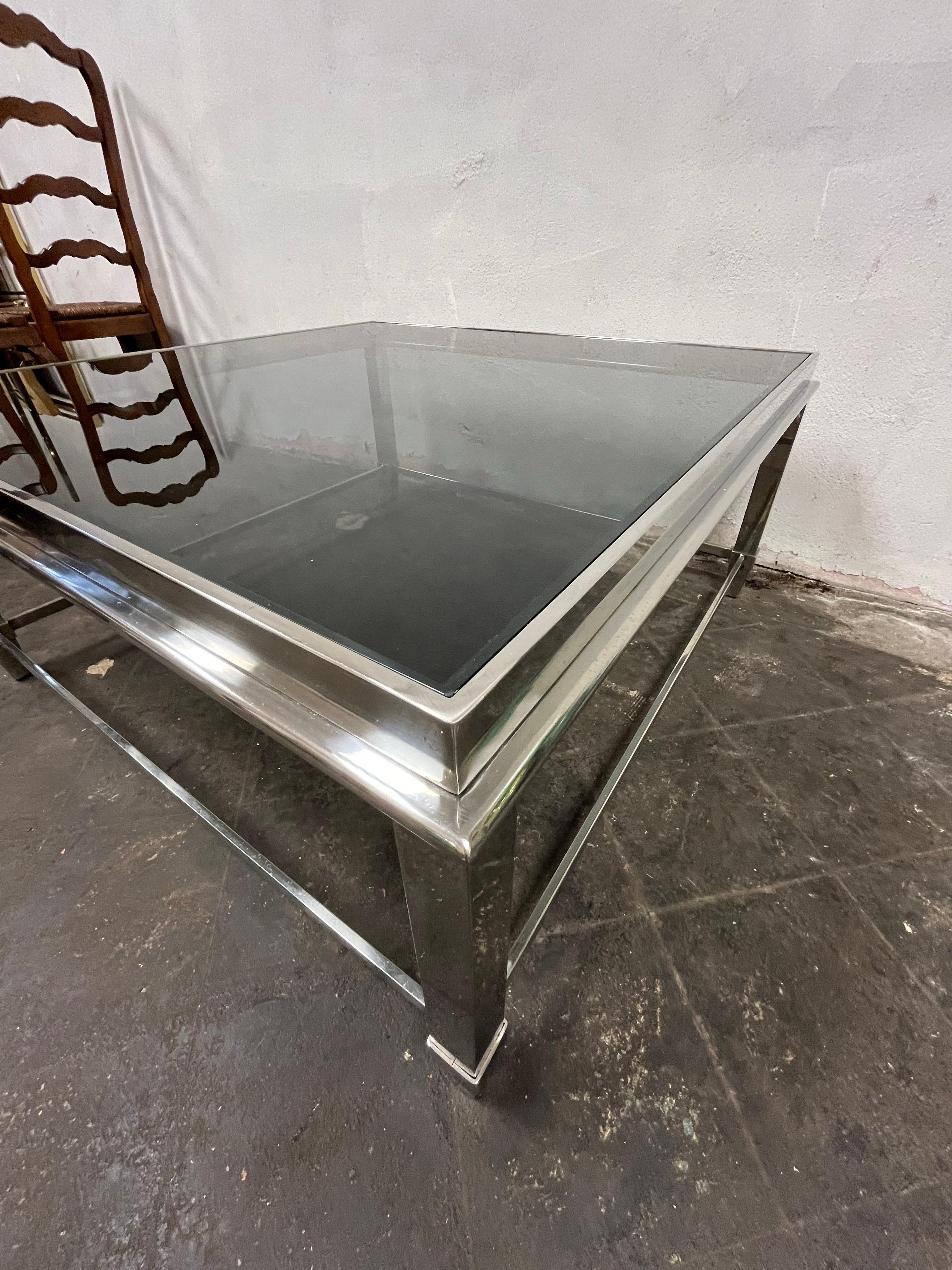 Verre Table basse moderne en chrome avec plateau en verre noir en vente