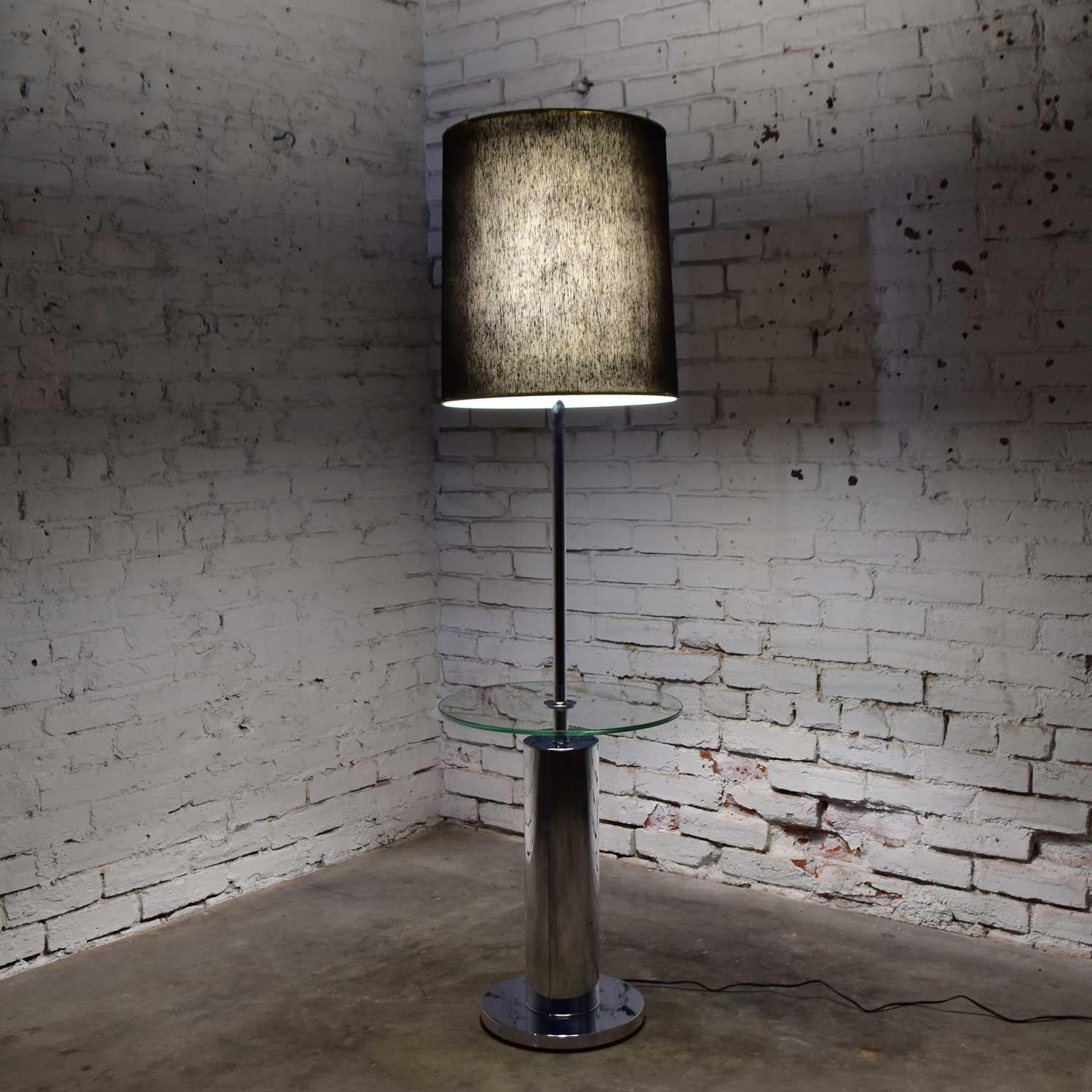 Moderne verchromte Zylinder-Stehlampe mit Glas-Beistelltisch im Stil von George Kovacs im Angebot 2