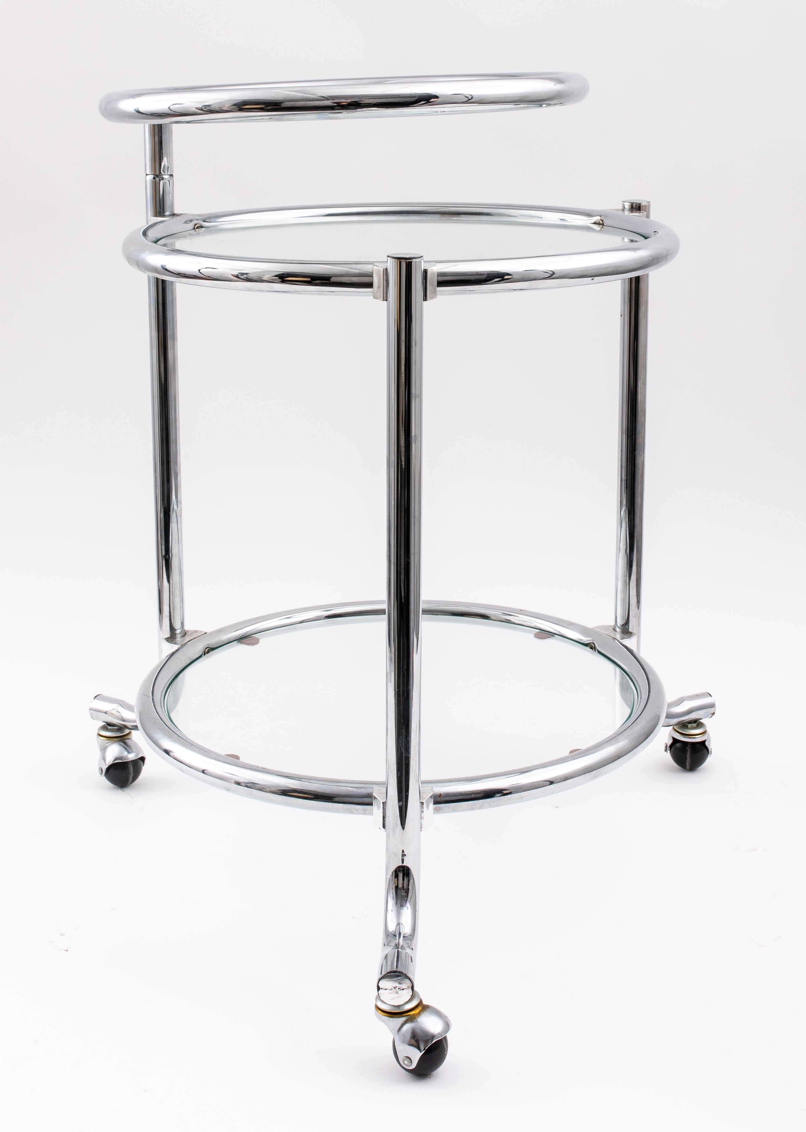20ième siècle Table d'appoint moderne réglable à 3 niveaux en chrome et verre en vente